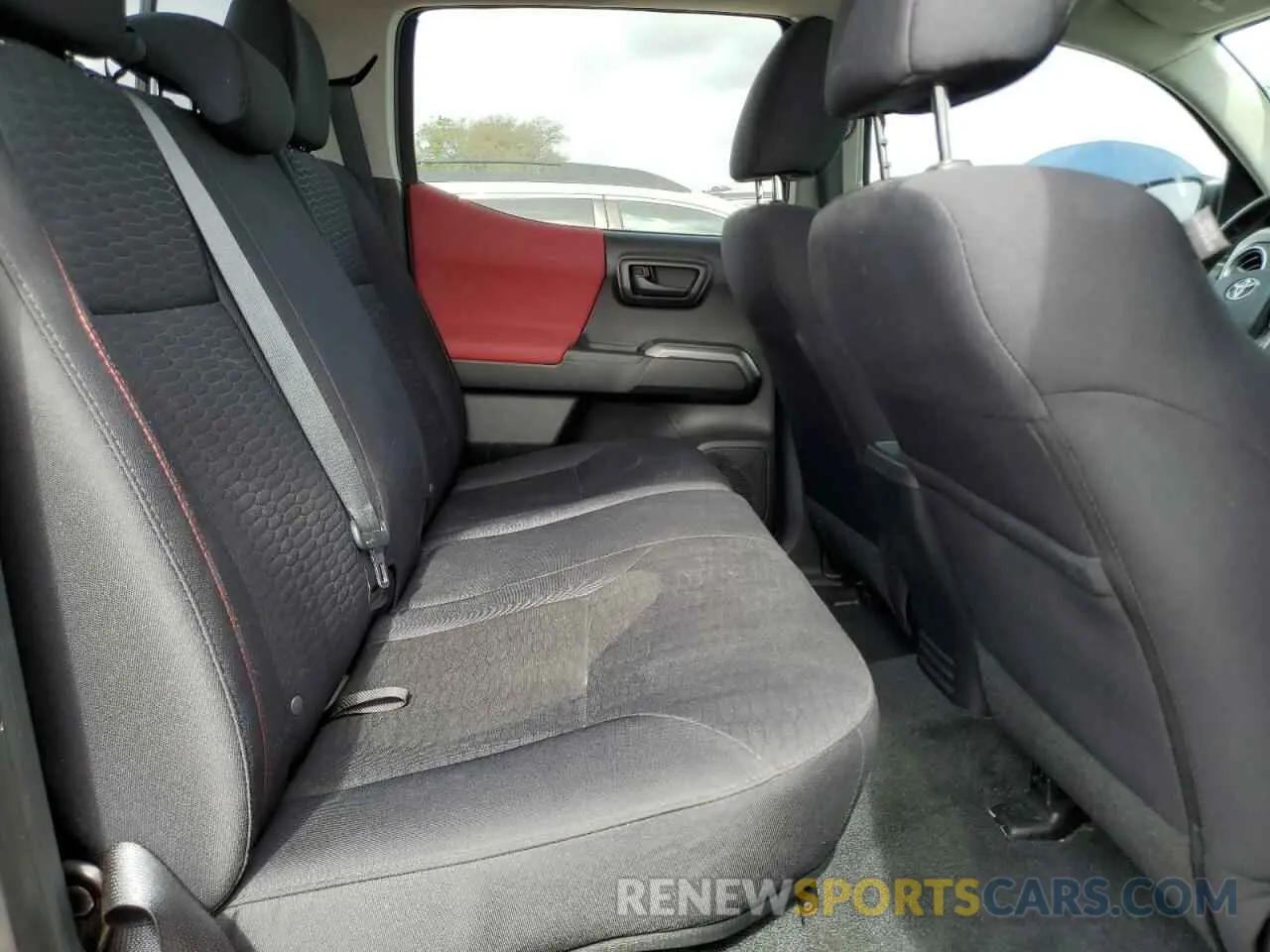 10 Photograph of a damaged car 3TMAZ5CN7KM082324 TOYOTA TACOMA 2019