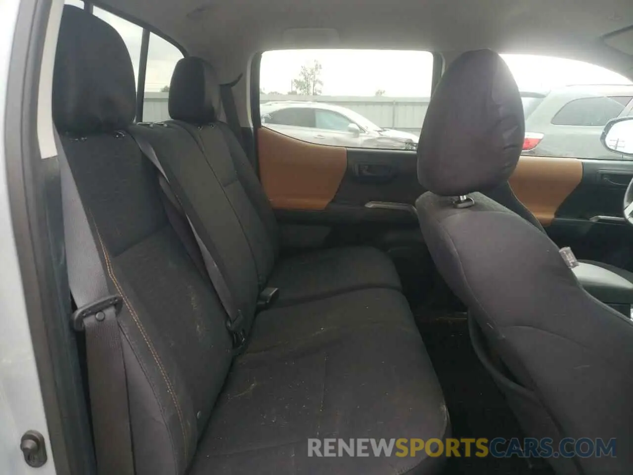 10 Photograph of a damaged car 3TMAZ5CN7KM105679 TOYOTA TACOMA 2019