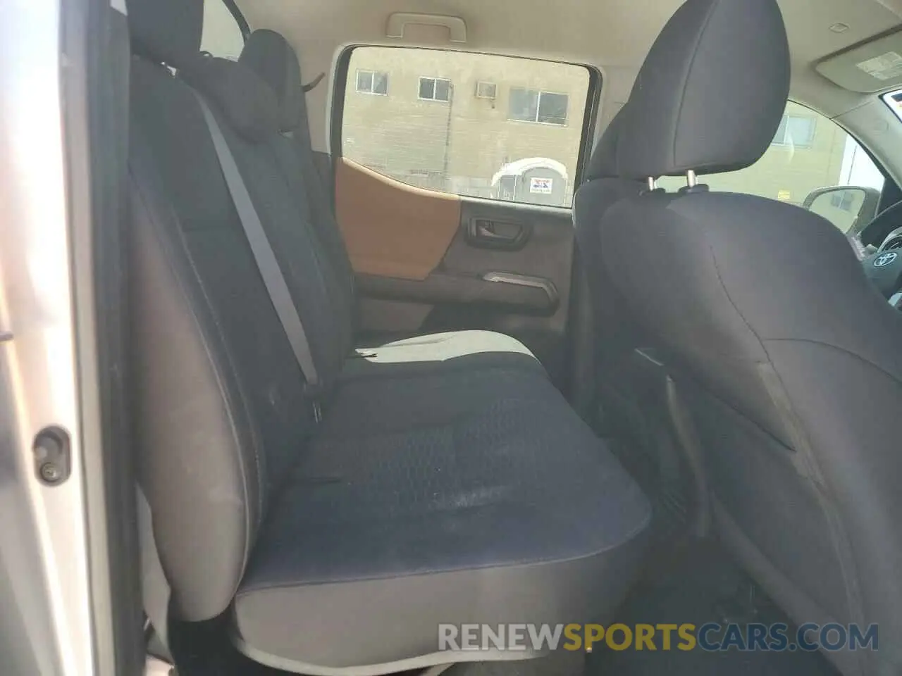 10 Photograph of a damaged car 3TMAZ5CN7KM108145 TOYOTA TACOMA 2019