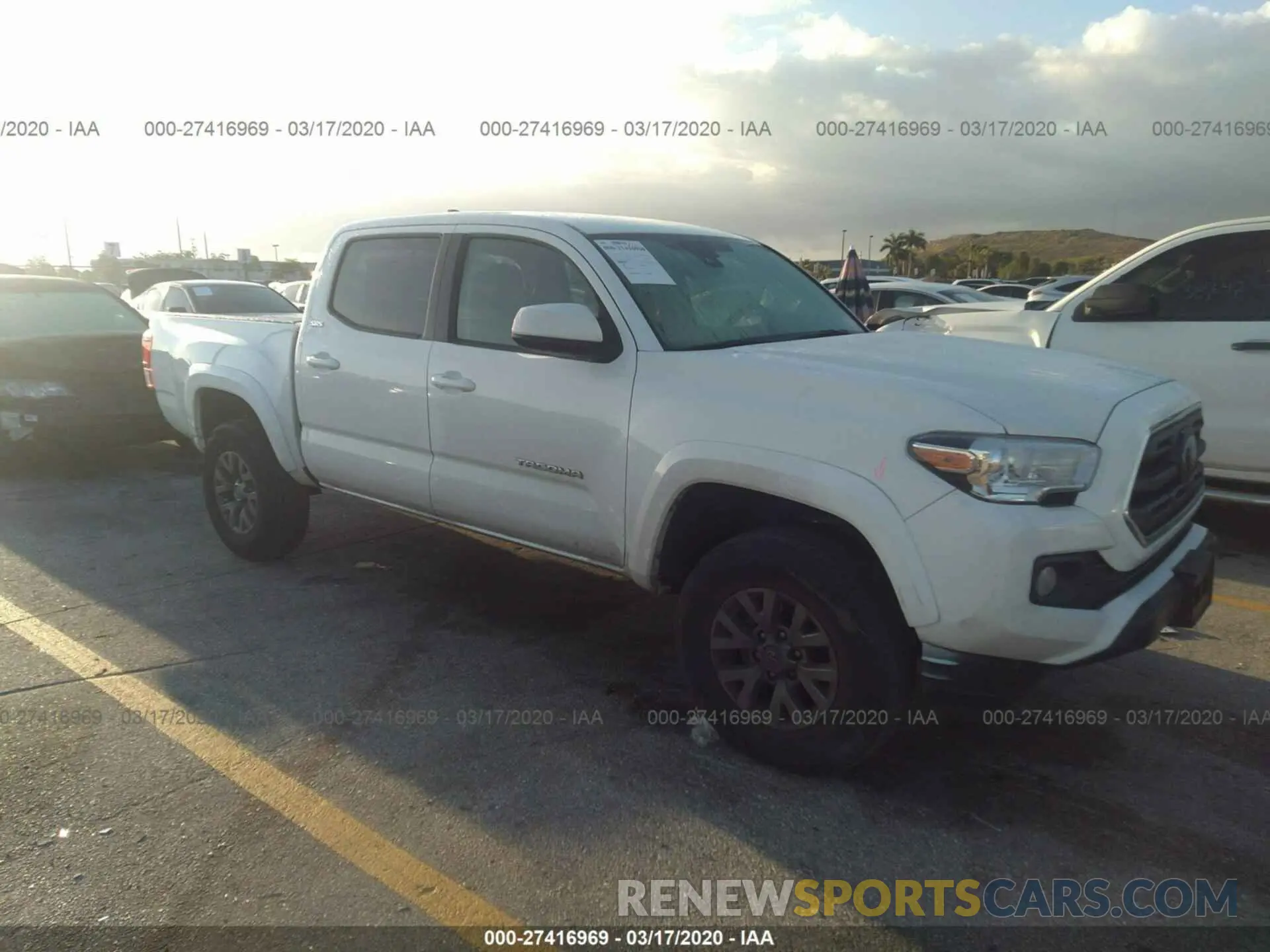 1 Photograph of a damaged car 3TMAZ5CN8KM094143 TOYOTA TACOMA 2019