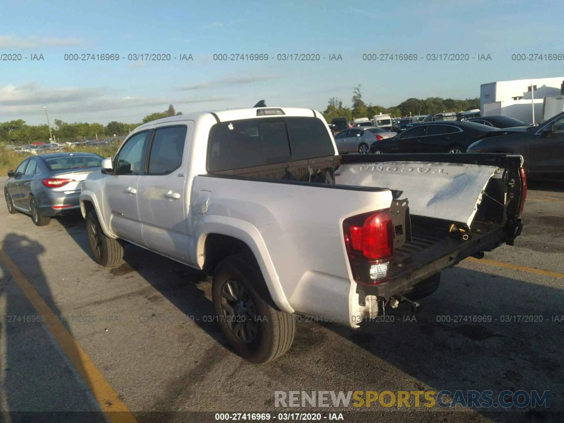 3 Photograph of a damaged car 3TMAZ5CN8KM094143 TOYOTA TACOMA 2019