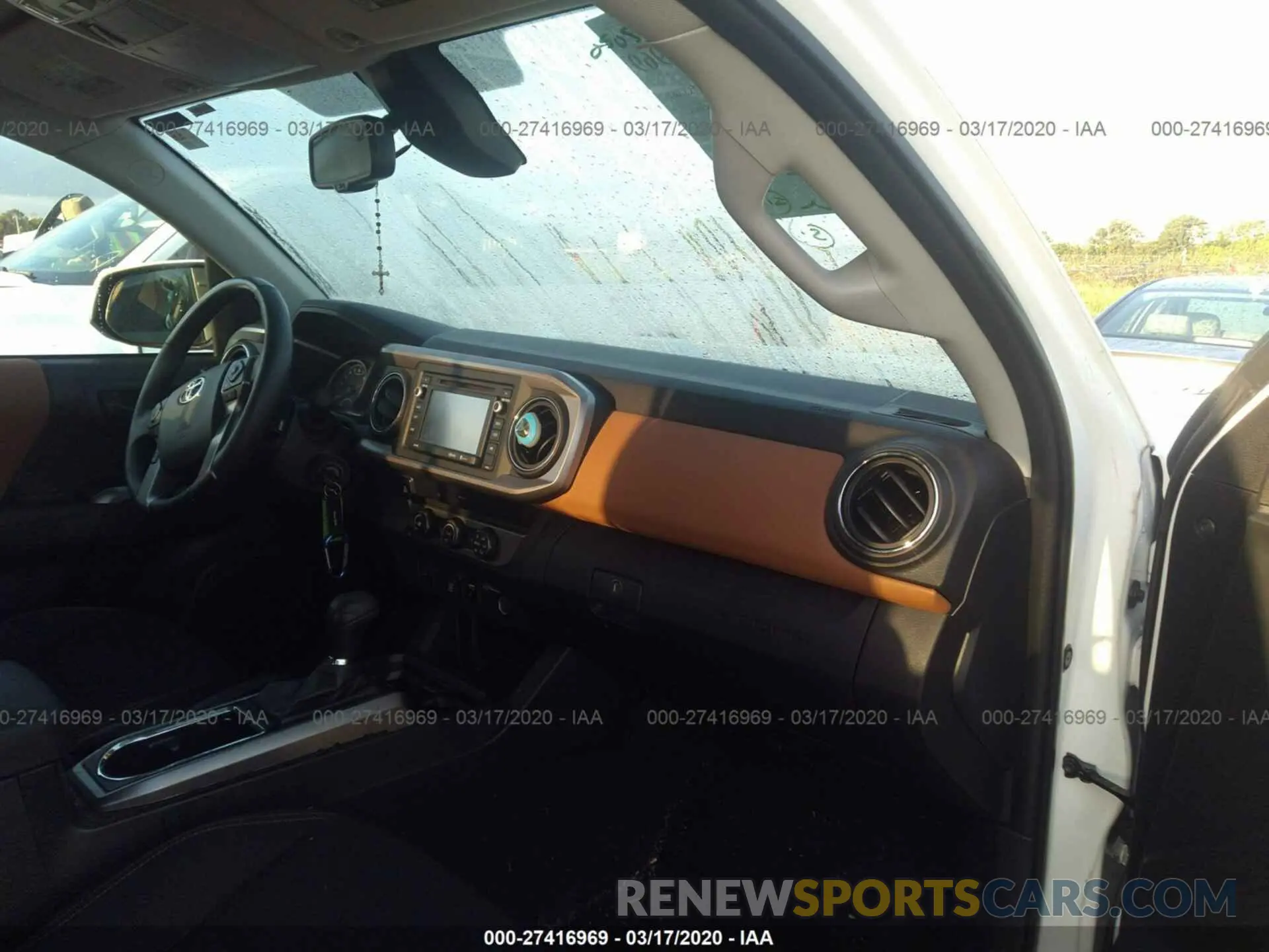 5 Photograph of a damaged car 3TMAZ5CN8KM094143 TOYOTA TACOMA 2019