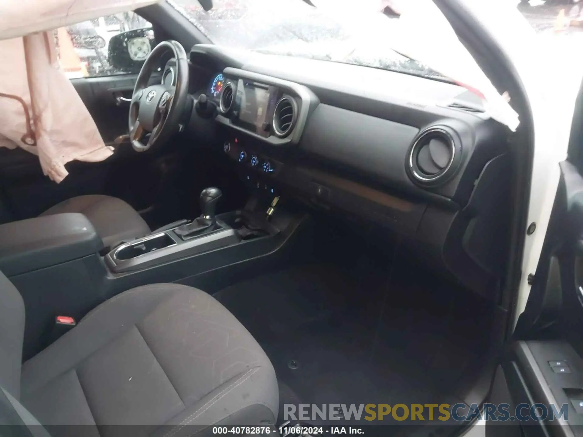 5 Photograph of a damaged car 3TMAZ5CN8KM100118 TOYOTA TACOMA 2019