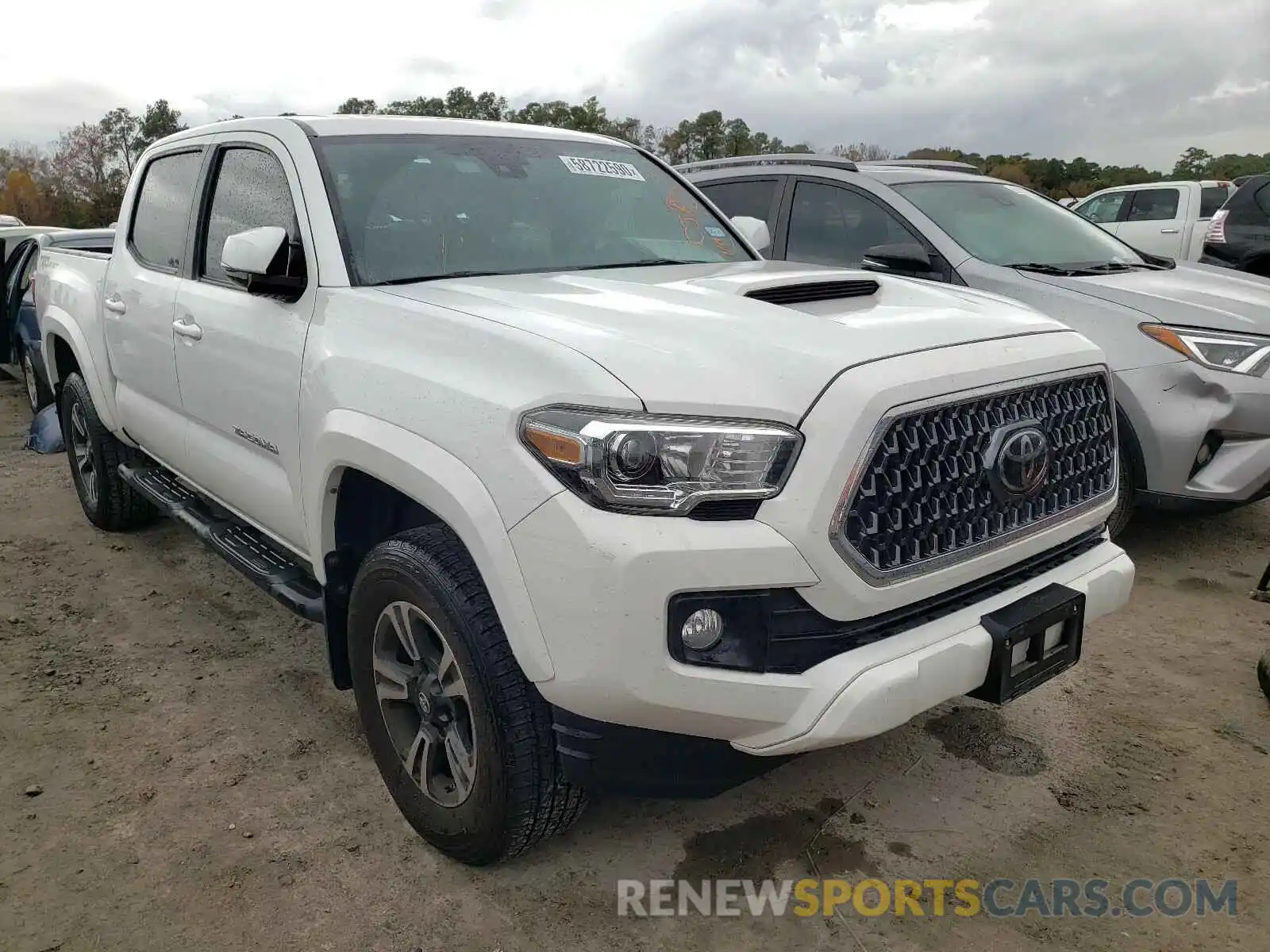 1 Photograph of a damaged car 3TMAZ5CN8KM100474 TOYOTA TACOMA 2019