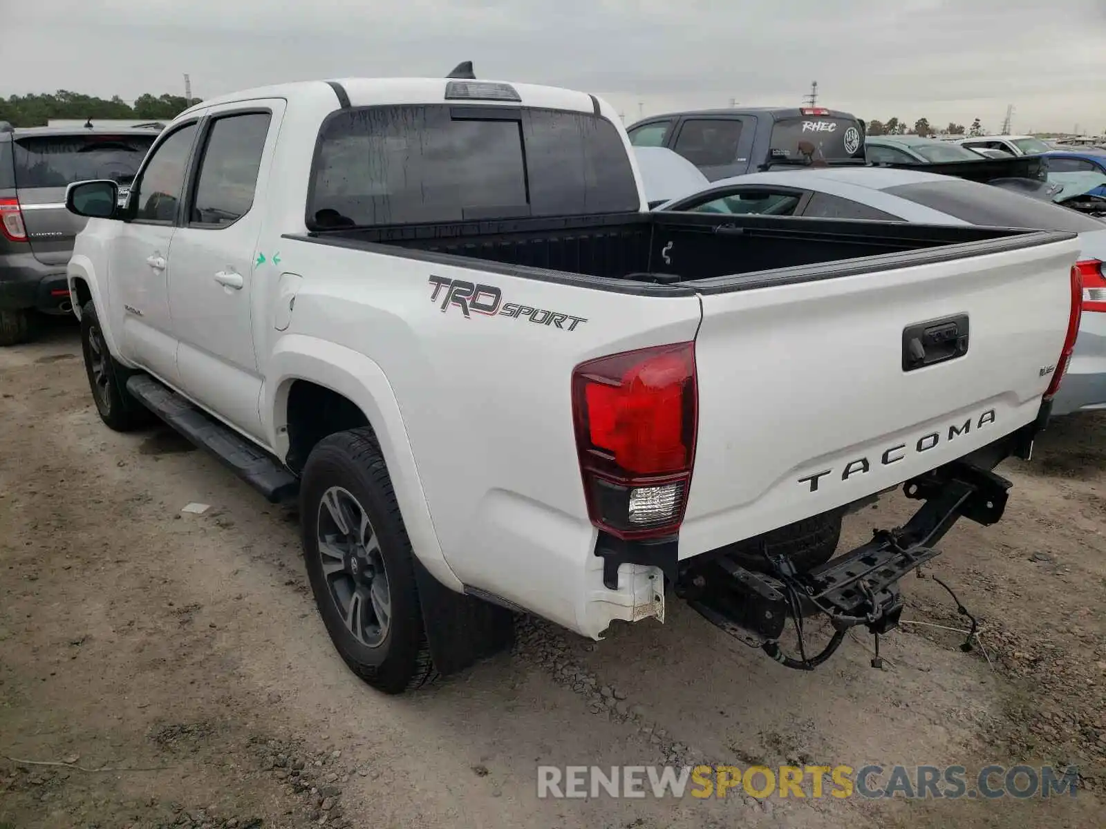 3 Photograph of a damaged car 3TMAZ5CN8KM100474 TOYOTA TACOMA 2019