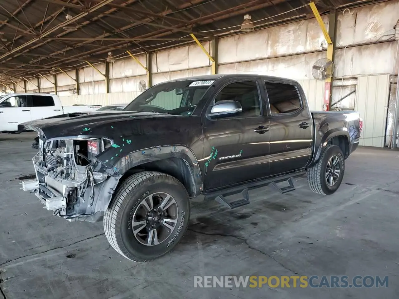 1 Photograph of a damaged car 3TMAZ5CN8KM100992 TOYOTA TACOMA 2019