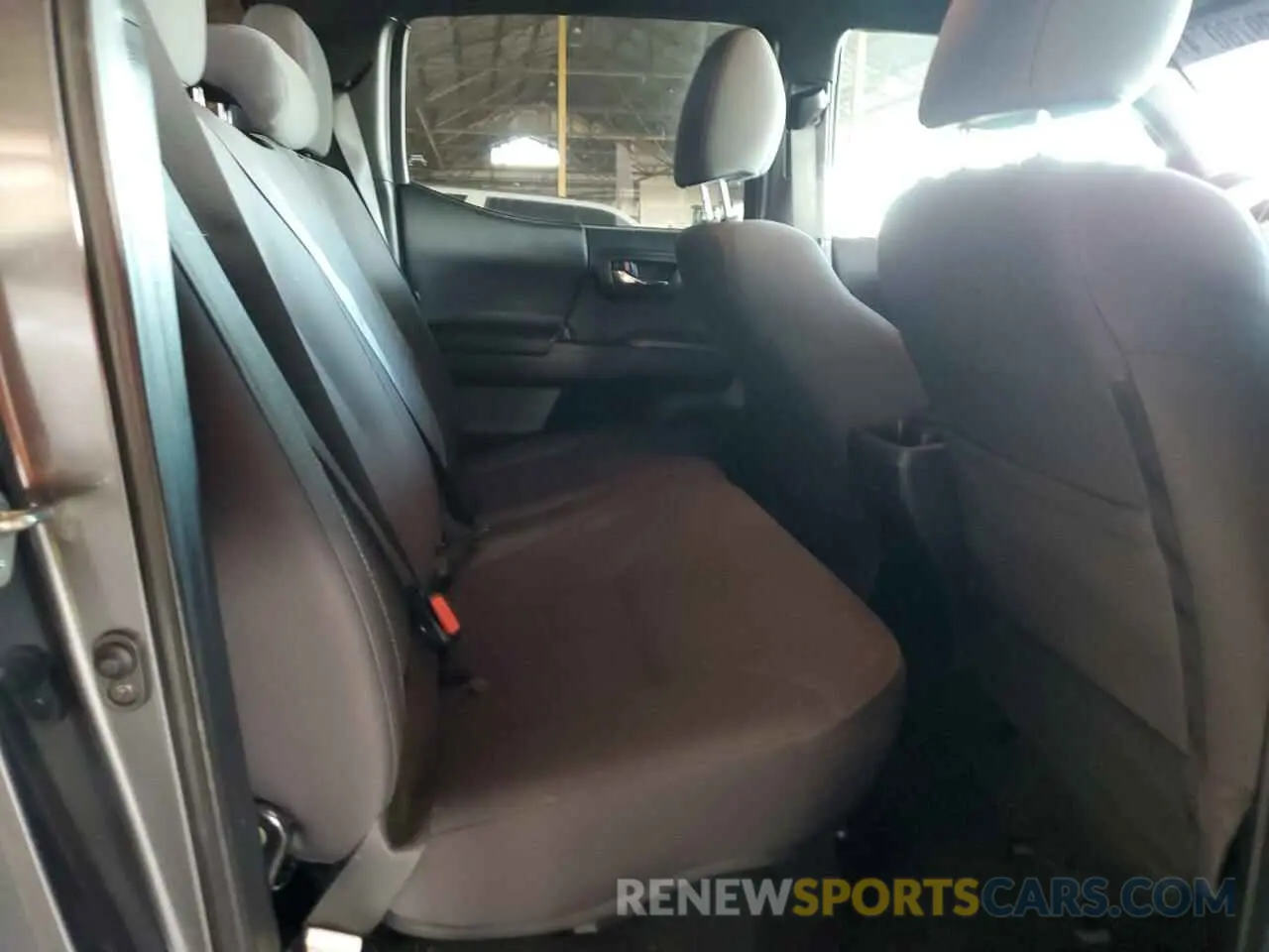 10 Photograph of a damaged car 3TMAZ5CN8KM100992 TOYOTA TACOMA 2019