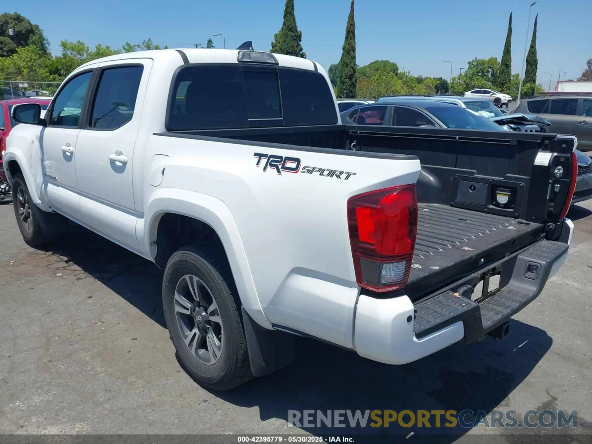 3 Photograph of a damaged car 3TMAZ5CN8KM105691 TOYOTA TACOMA 2019