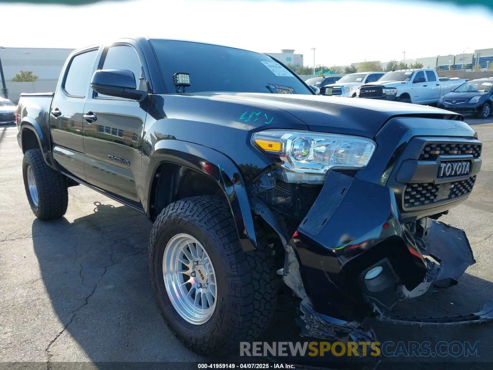 1 Photograph of a damaged car 3TMAZ5CN8KM110695 TOYOTA TACOMA 2019