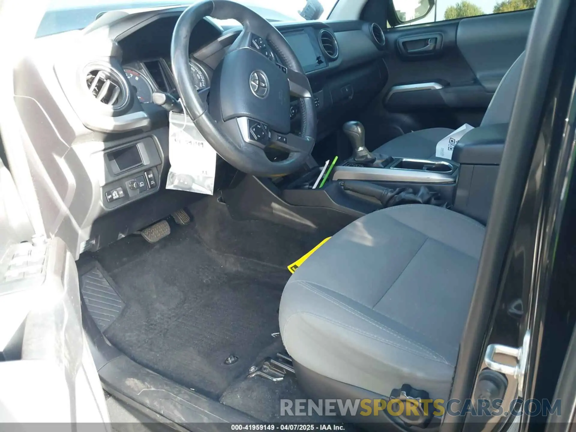 5 Photograph of a damaged car 3TMAZ5CN8KM110695 TOYOTA TACOMA 2019