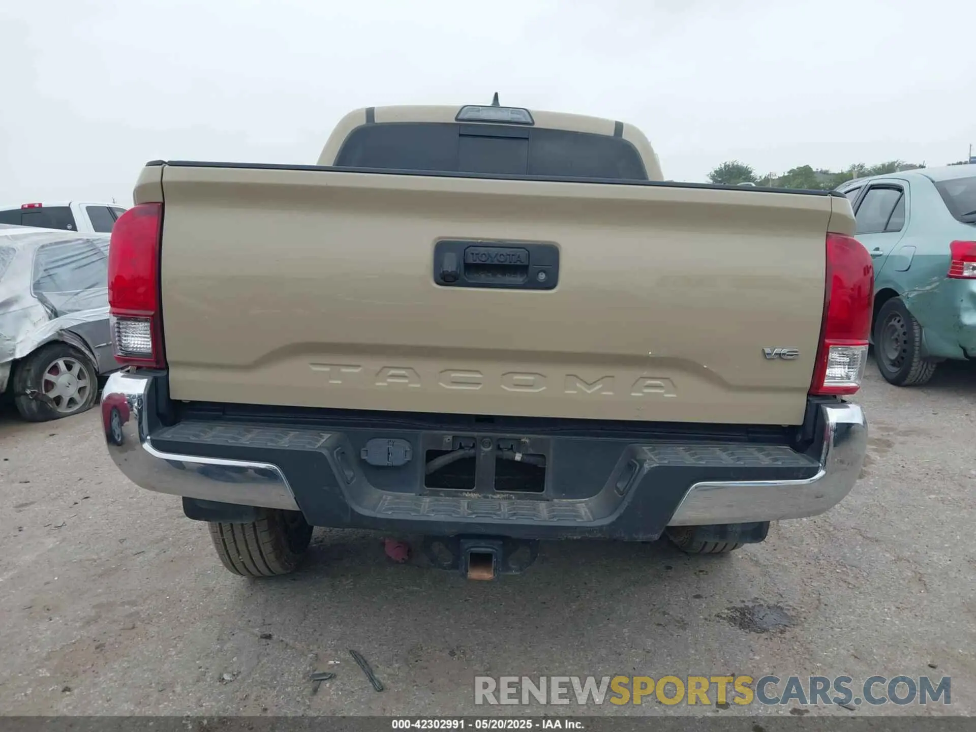 16 Photograph of a damaged car 3TMAZ5CN9KM081207 TOYOTA TACOMA 2019