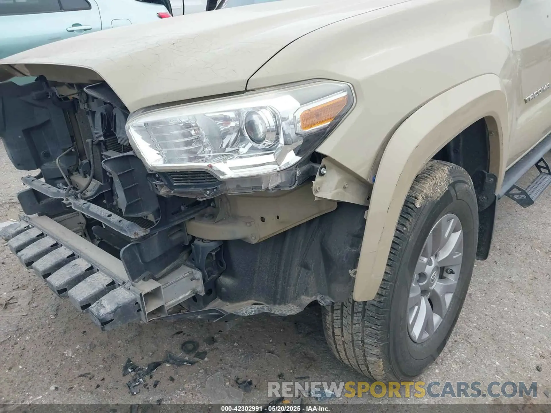17 Photograph of a damaged car 3TMAZ5CN9KM081207 TOYOTA TACOMA 2019