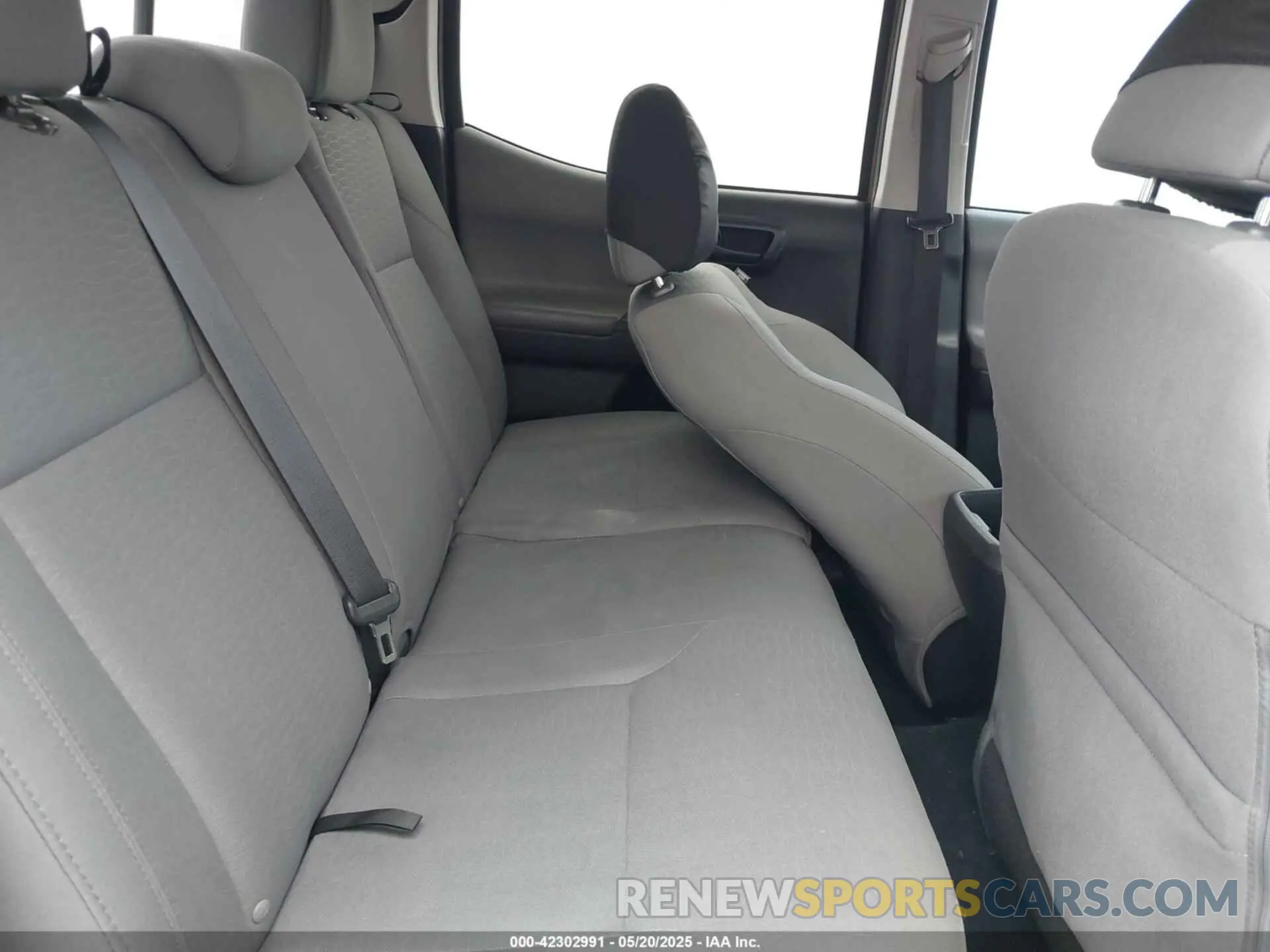8 Photograph of a damaged car 3TMAZ5CN9KM081207 TOYOTA TACOMA 2019