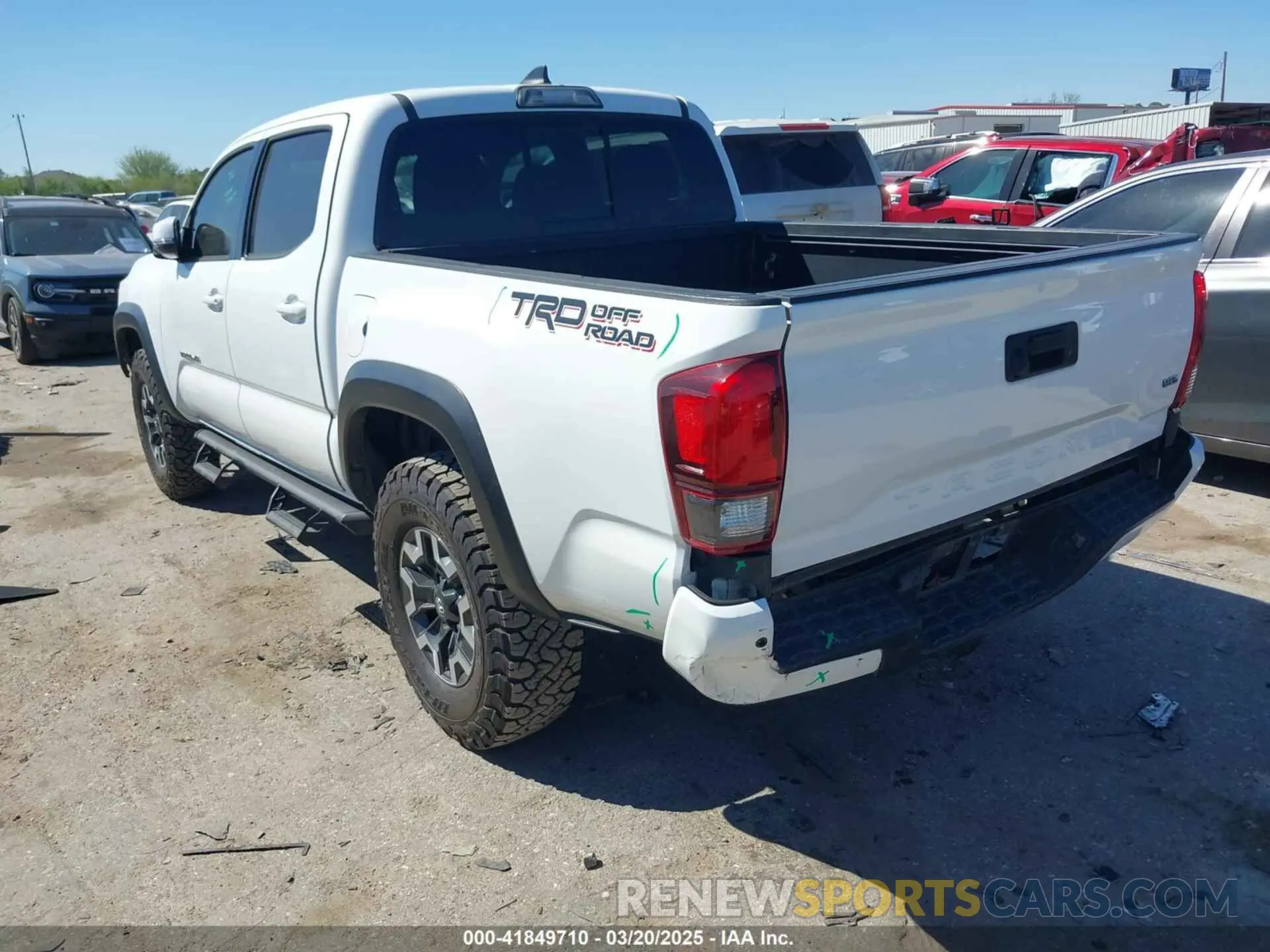 3 Photograph of a damaged car 3TMAZ5CN9KM085323 TOYOTA TACOMA 2019