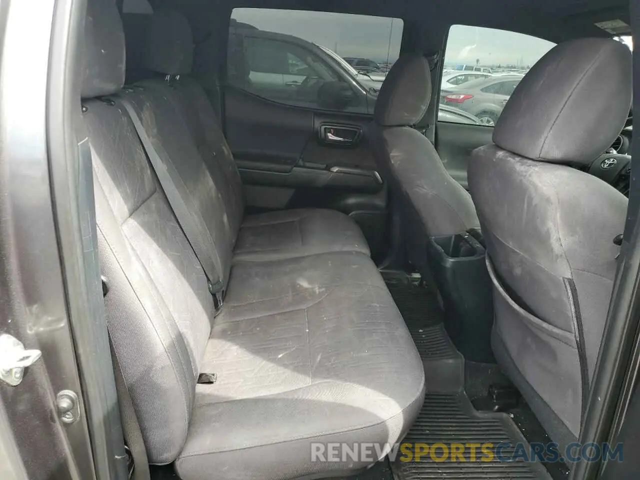 10 Photograph of a damaged car 3TMAZ5CN9KM090828 TOYOTA TACOMA 2019