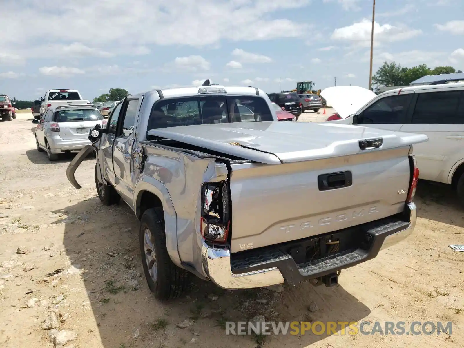 3 Photograph of a damaged car 3TMAZ5CN9KM093566 TOYOTA TACOMA 2019