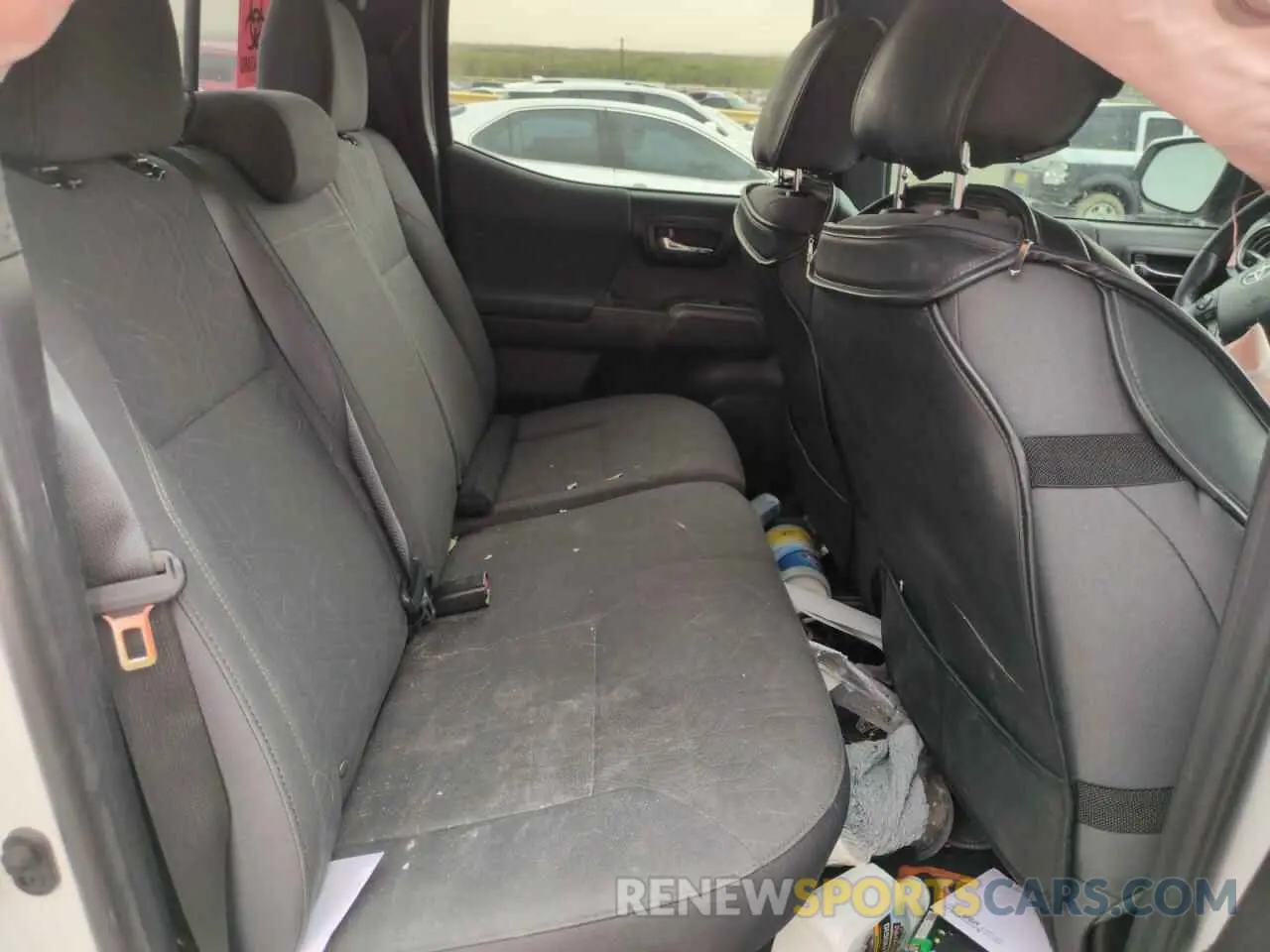 10 Photograph of a damaged car 3TMAZ5CN9KM103142 TOYOTA TACOMA 2019