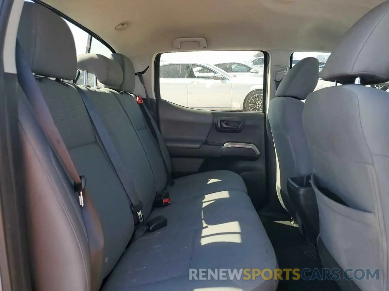 10 Photograph of a damaged car 3TMAZ5CN9KM103738 TOYOTA TACOMA 2019