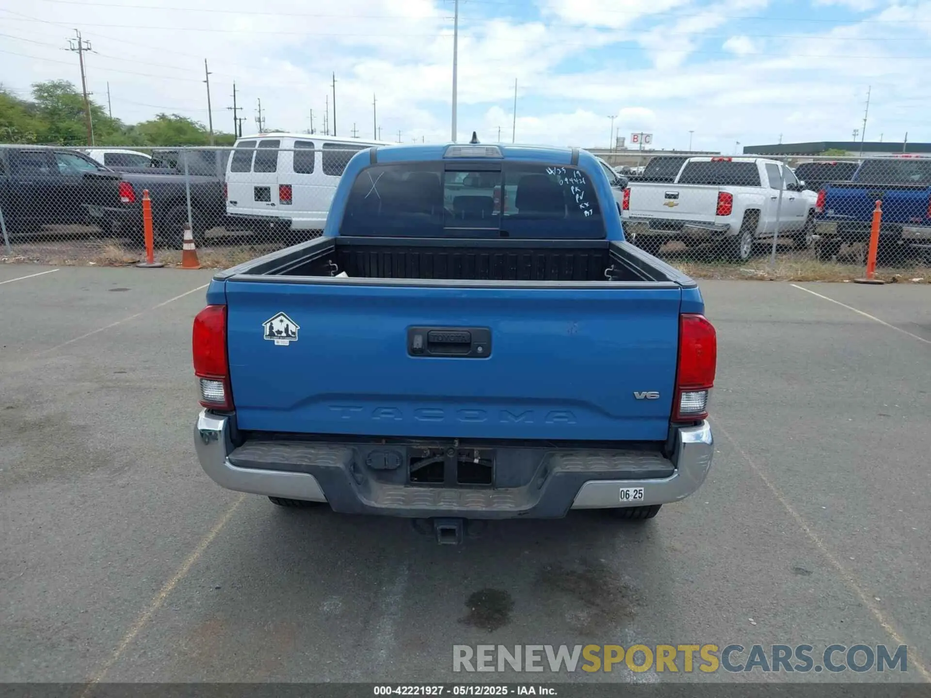 15 Photograph of a damaged car 3TMAZ5CNXKM094421 TOYOTA TACOMA 2019