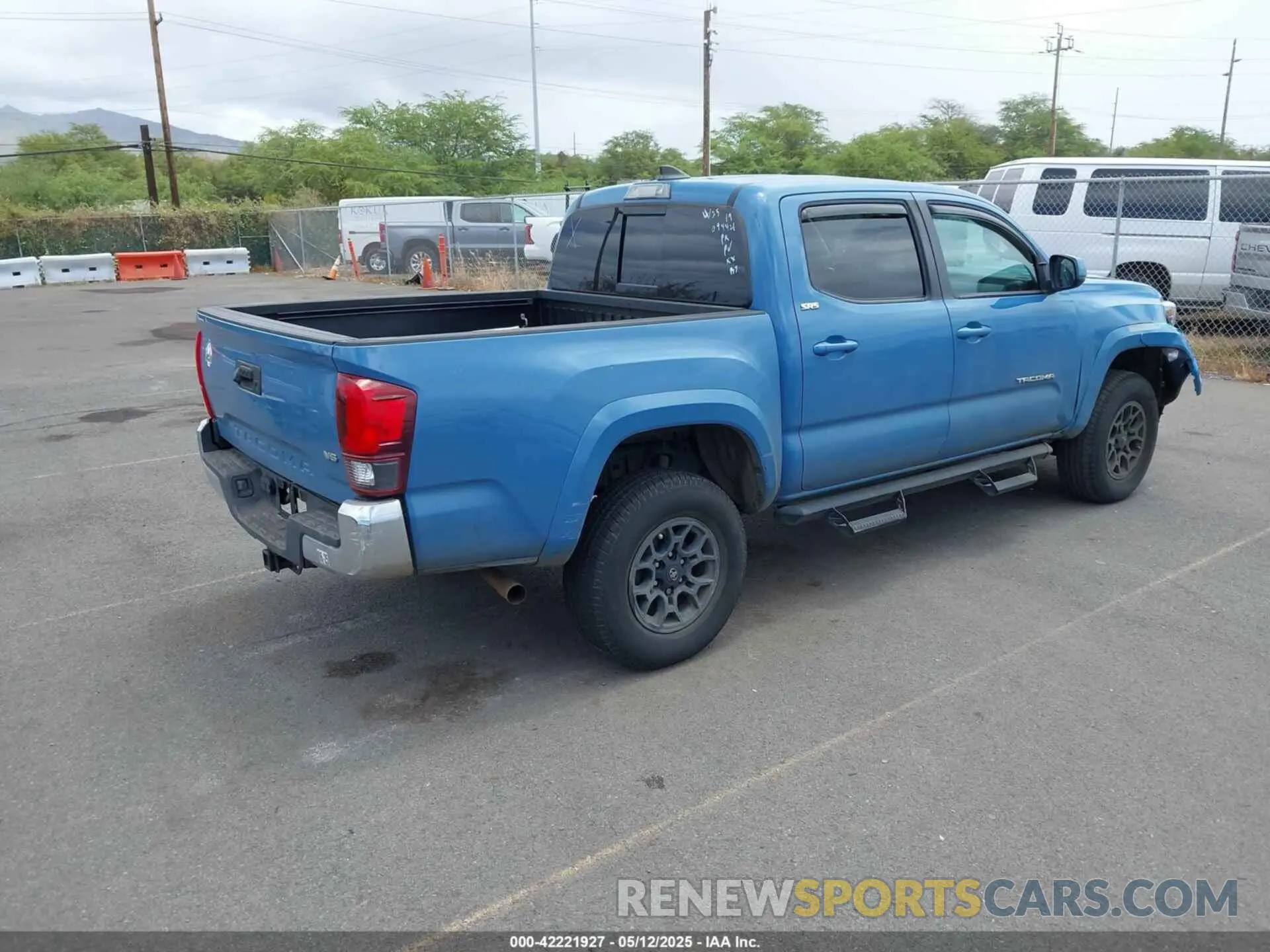 4 Photograph of a damaged car 3TMAZ5CNXKM094421 TOYOTA TACOMA 2019