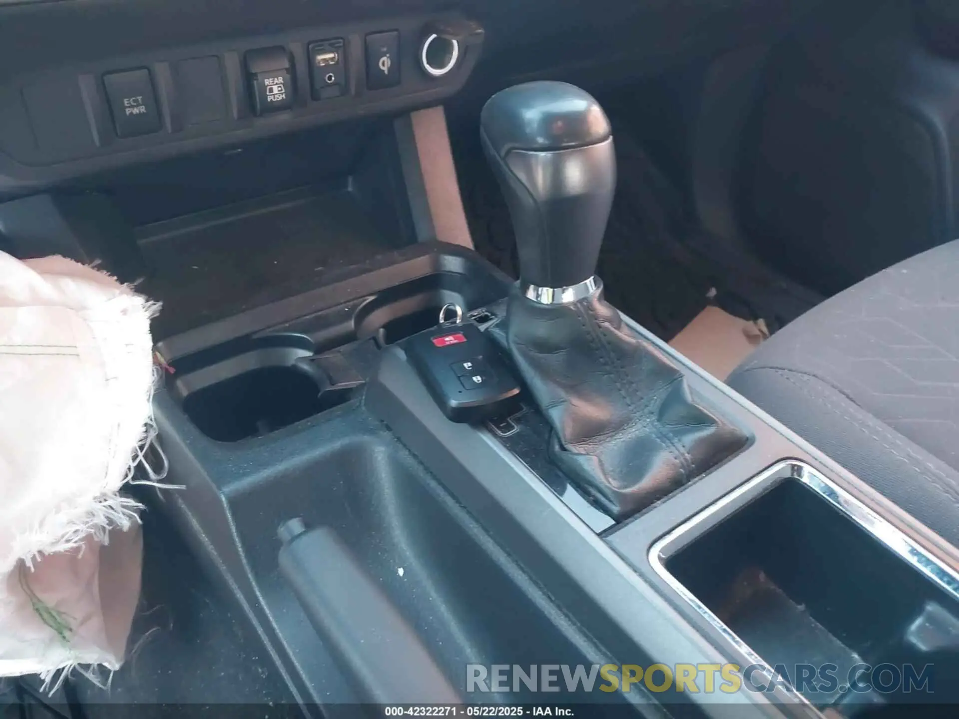 11 Photograph of a damaged car 3TMAZ5CNXKM105711 TOYOTA TACOMA 2019