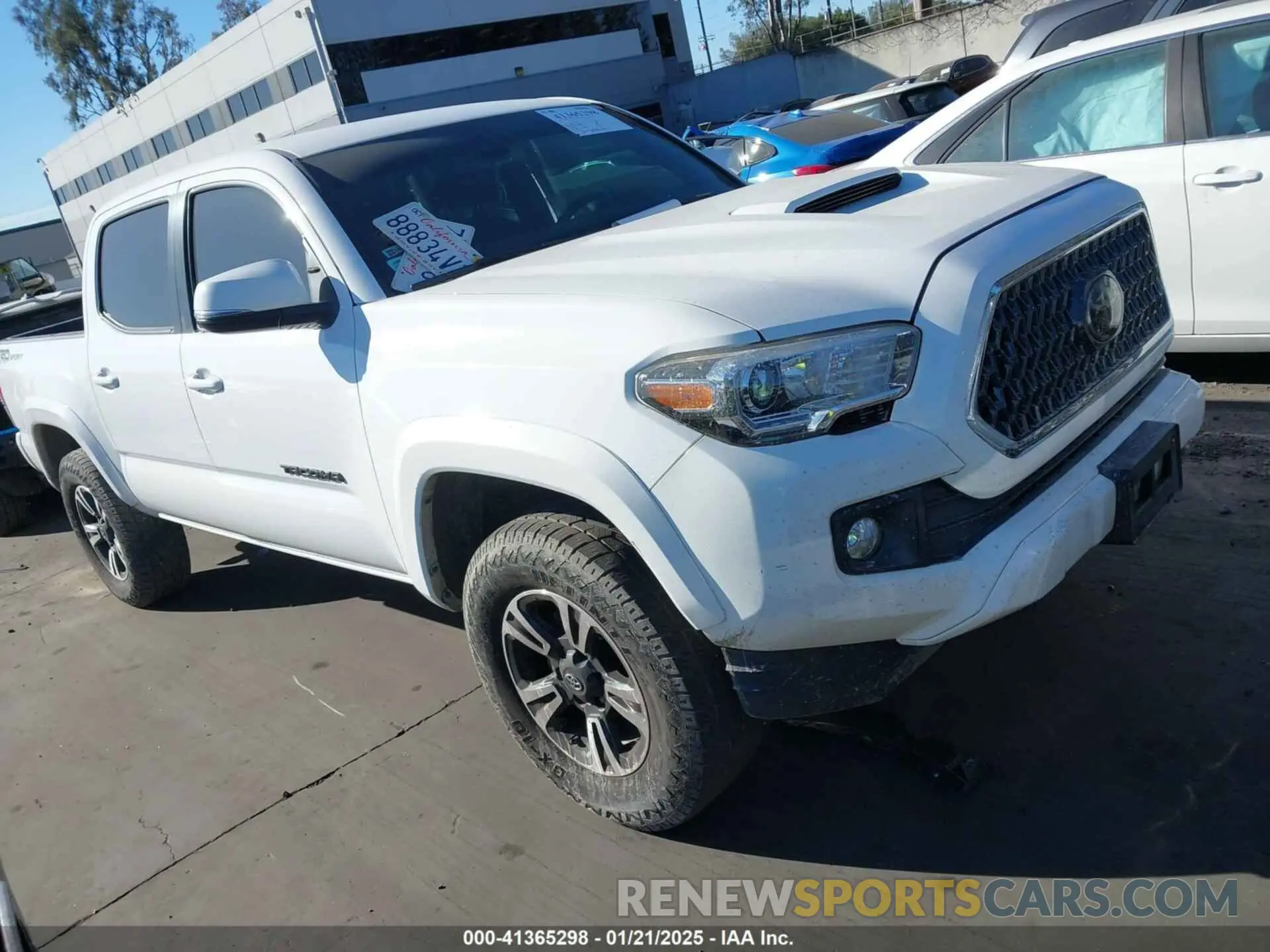 1 Photograph of a damaged car 3TMAZ5CNXKM109323 TOYOTA TACOMA 2019