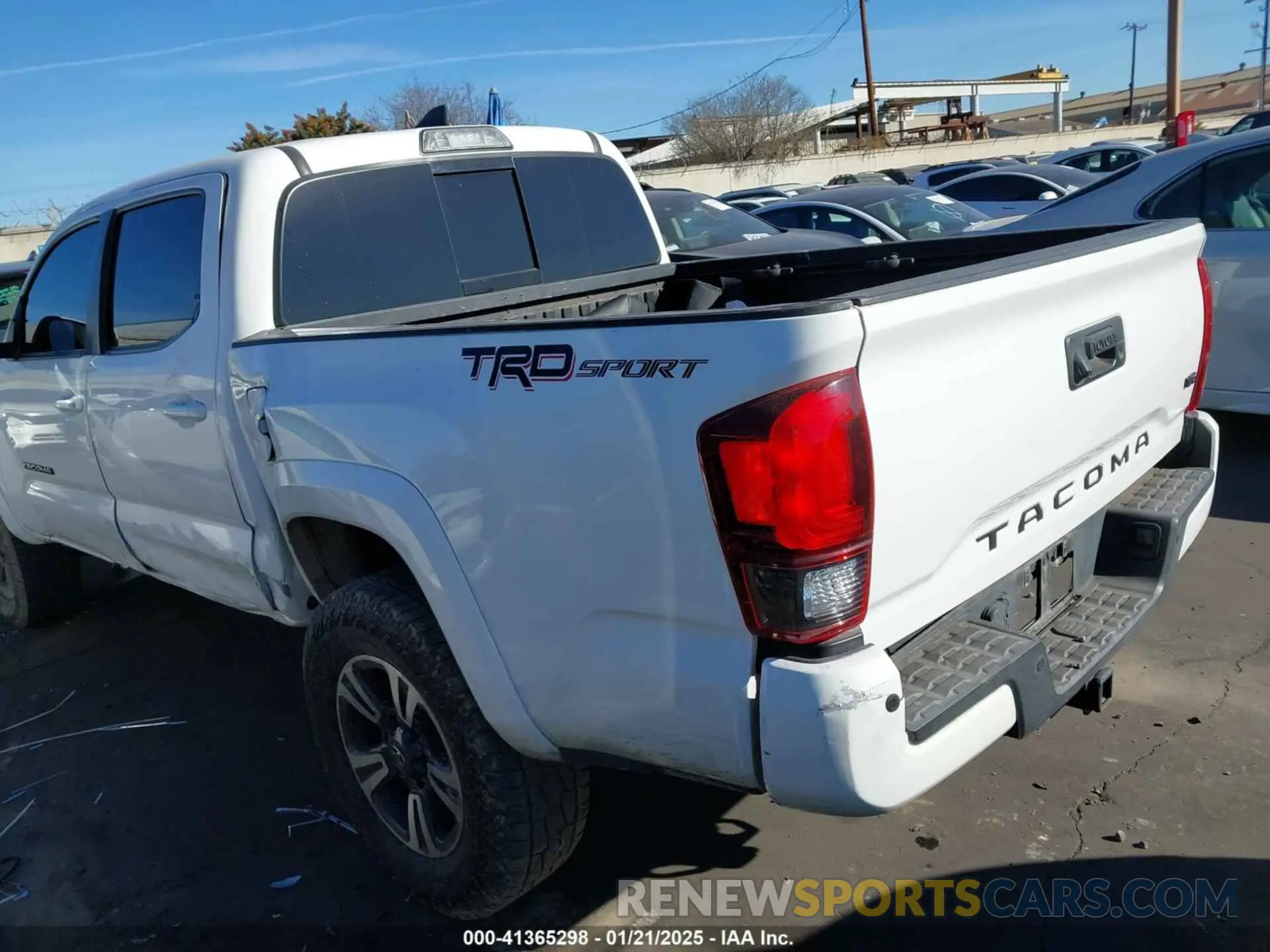 3 Photograph of a damaged car 3TMAZ5CNXKM109323 TOYOTA TACOMA 2019