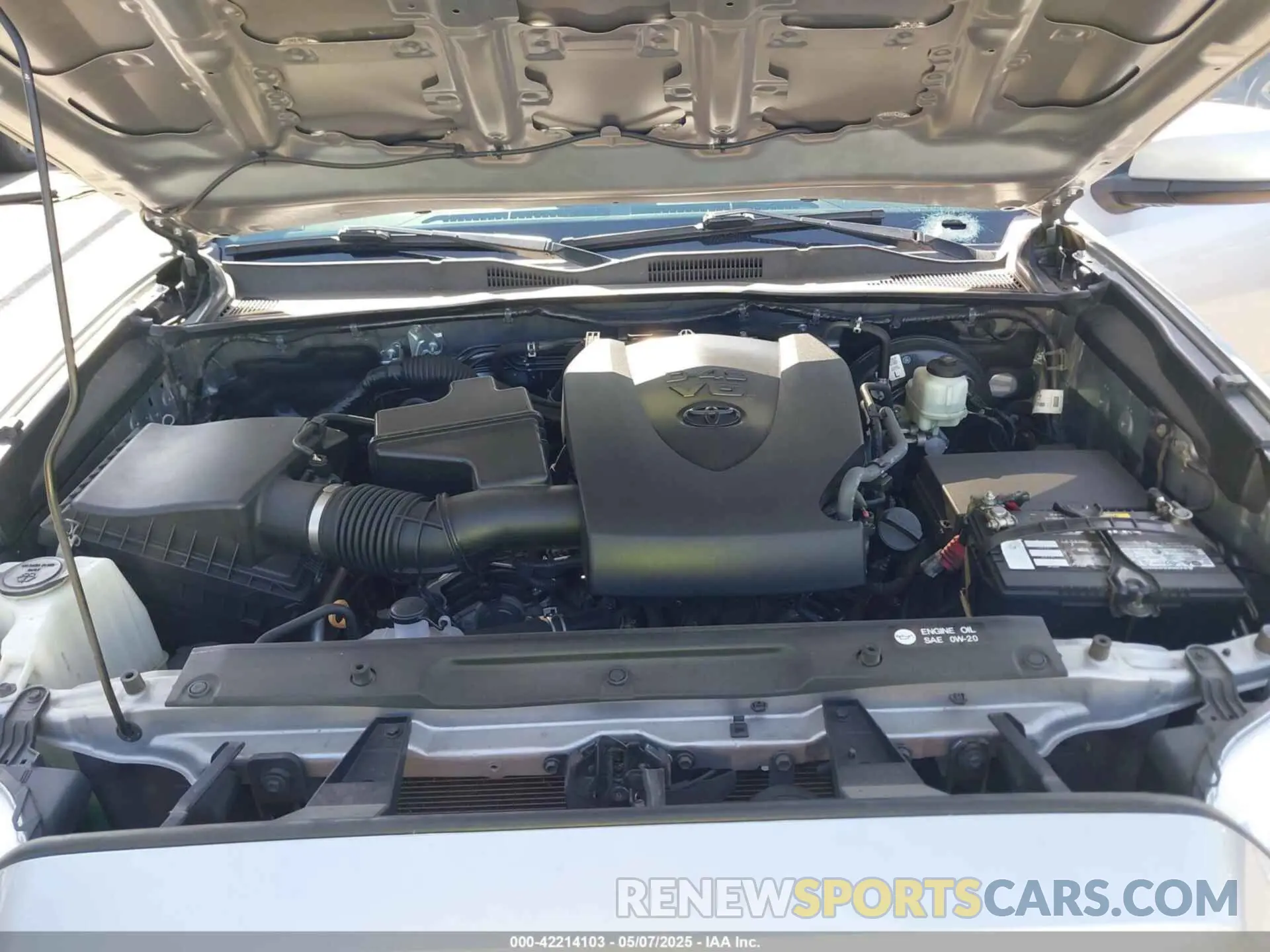 10 Photograph of a damaged car 3TMAZ5CNXKM109936 TOYOTA TACOMA 2019