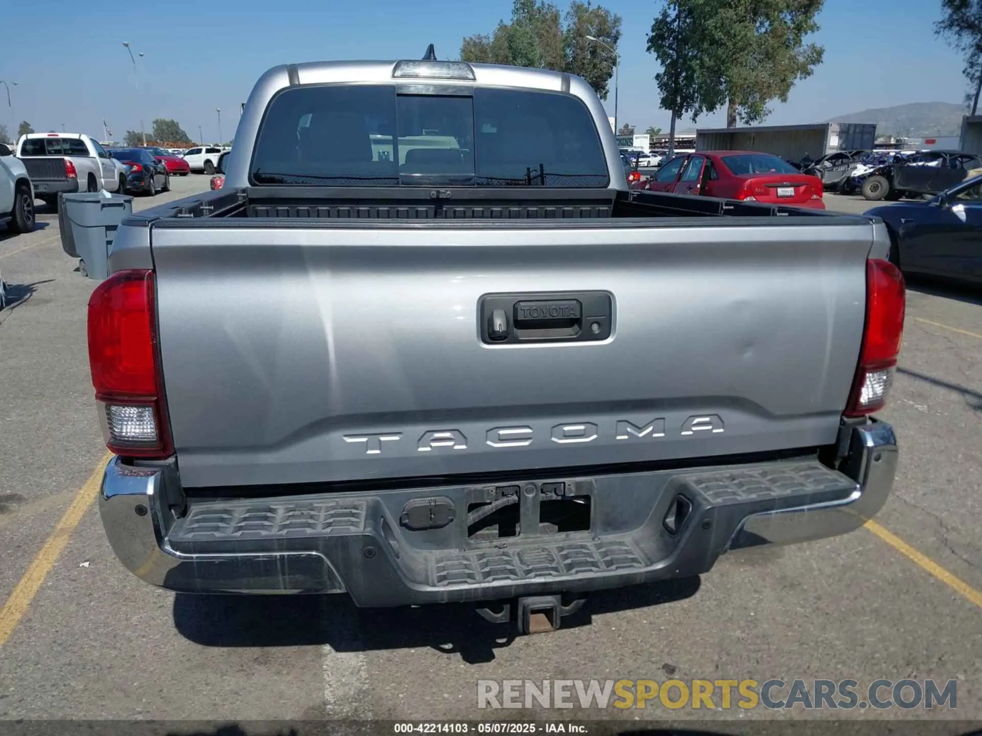 16 Photograph of a damaged car 3TMAZ5CNXKM109936 TOYOTA TACOMA 2019