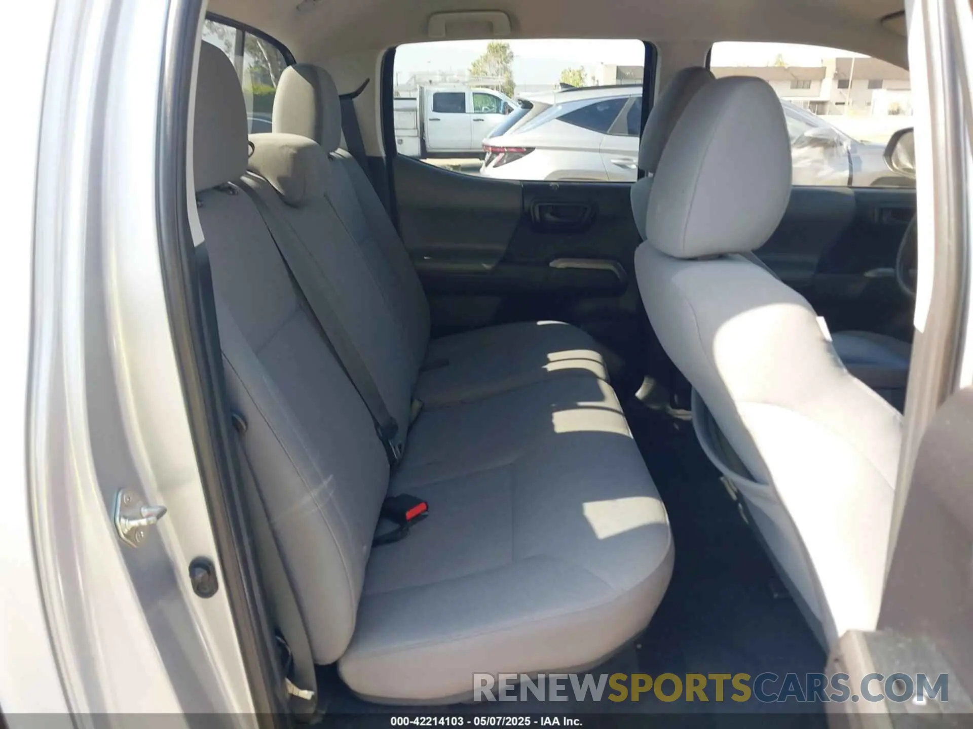 8 Photograph of a damaged car 3TMAZ5CNXKM109936 TOYOTA TACOMA 2019