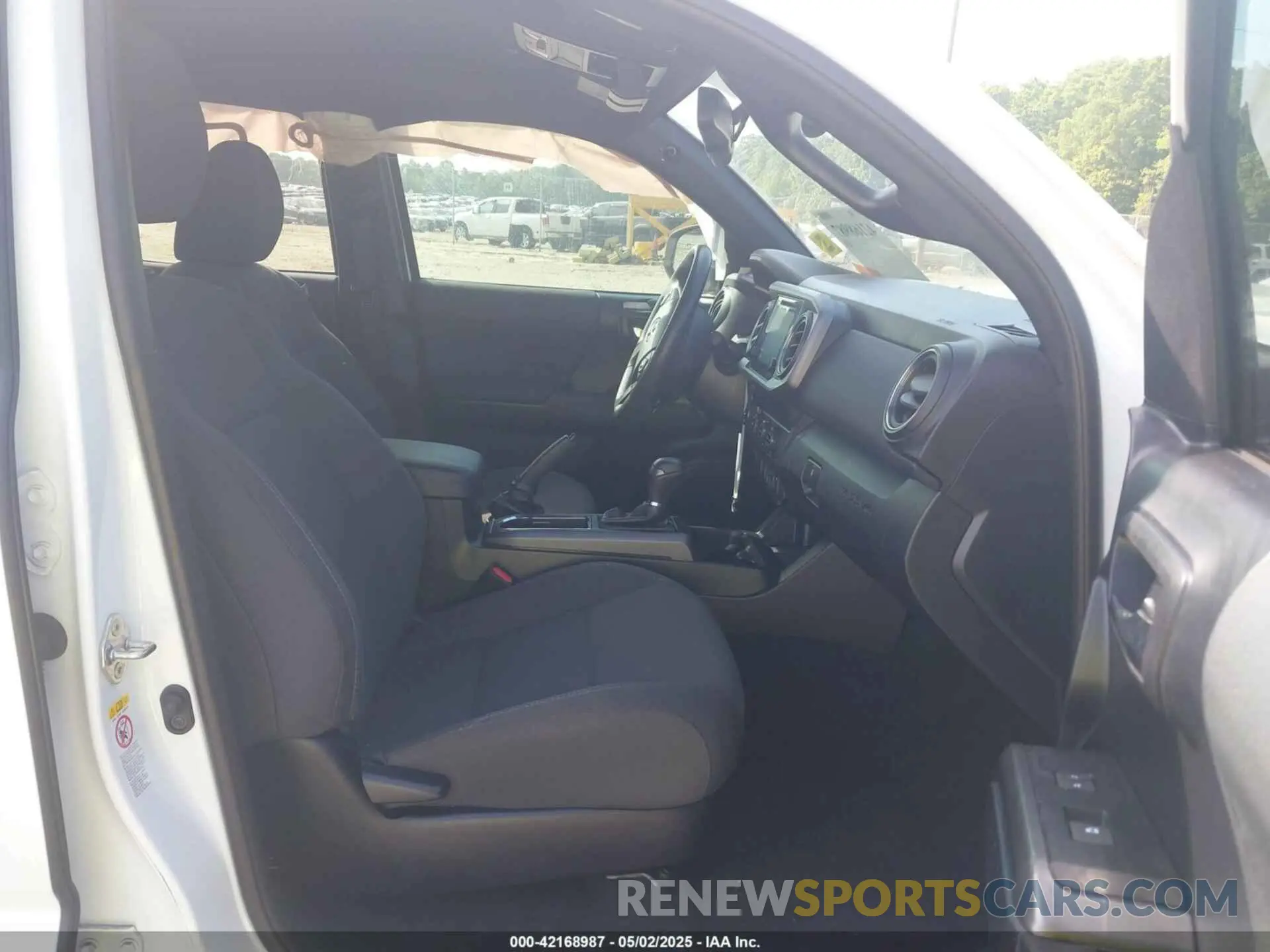 5 Photograph of a damaged car 3TMAZ5CNXKM112433 TOYOTA TACOMA 2019