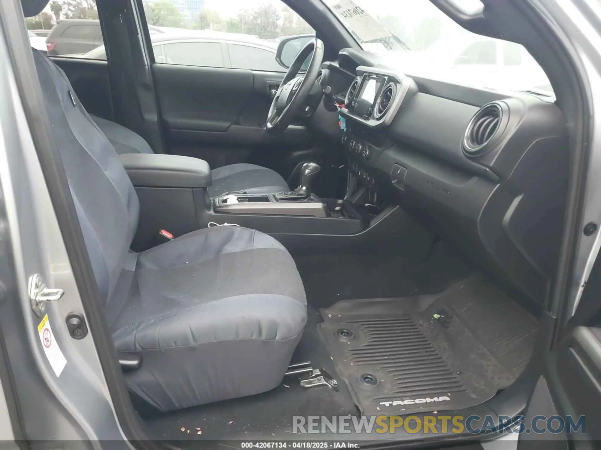5 Photograph of a damaged car 3TMAZ5CNXKM113176 TOYOTA TACOMA 2019