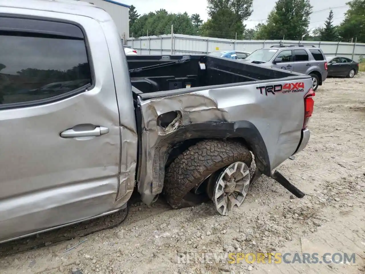 10 Photograph of a damaged car 3TMCZ5AN0KM211080 TOYOTA TACOMA 2019