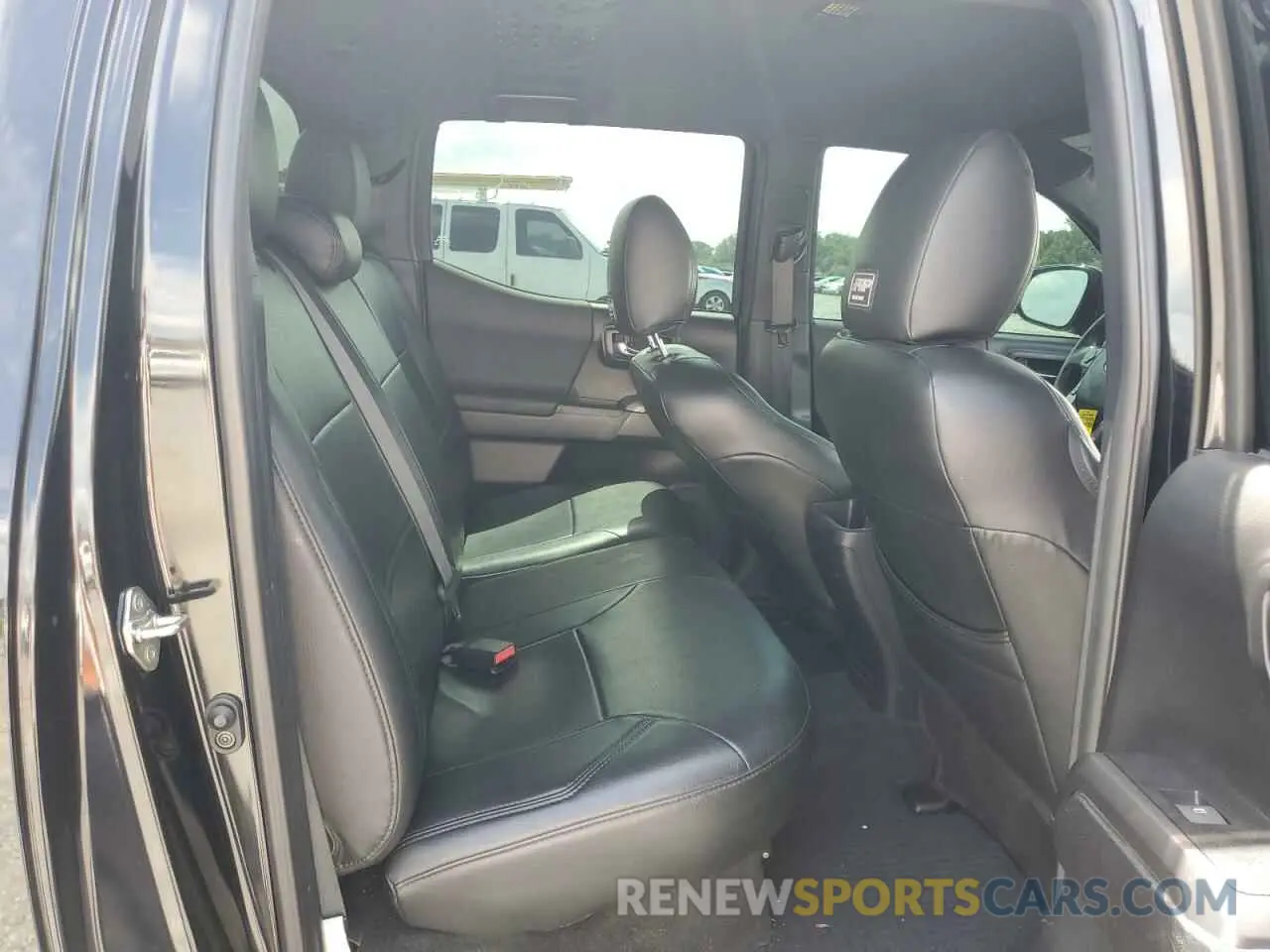 10 Photograph of a damaged car 3TMCZ5AN0KM220264 TOYOTA TACOMA 2019