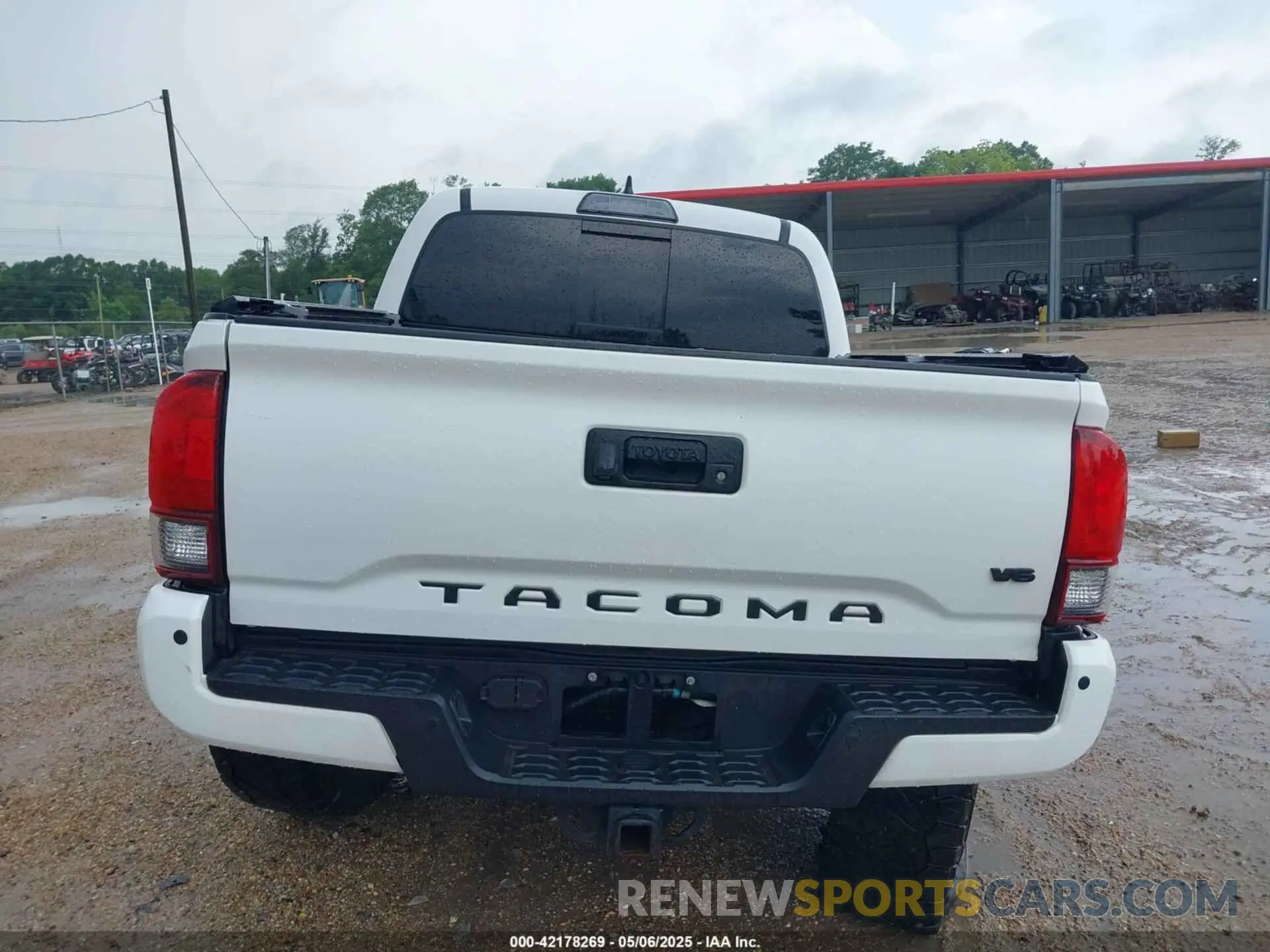 16 Photograph of a damaged car 3TMCZ5AN0KM232852 TOYOTA TACOMA 2019
