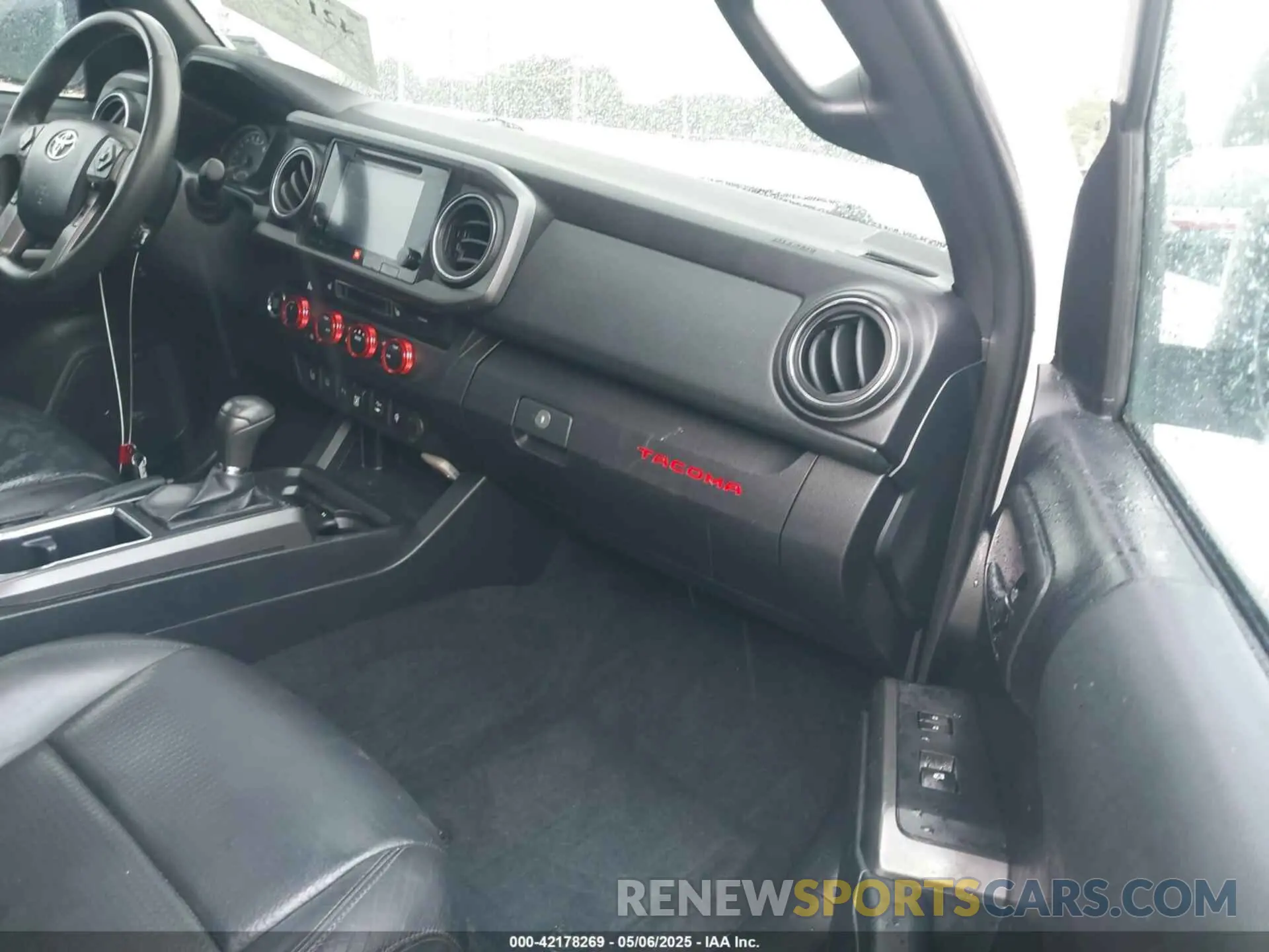 5 Photograph of a damaged car 3TMCZ5AN0KM232852 TOYOTA TACOMA 2019