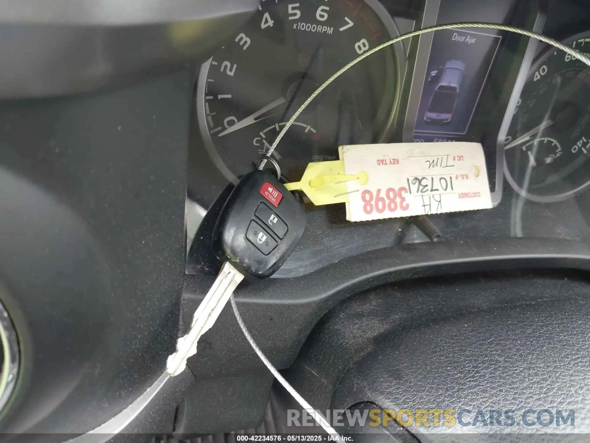 11 Photograph of a damaged car 3TMCZ5AN0KM242359 TOYOTA TACOMA 2019