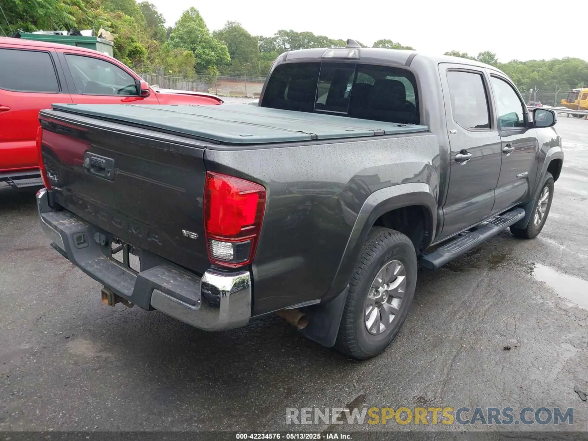 4 Photograph of a damaged car 3TMCZ5AN0KM242359 TOYOTA TACOMA 2019