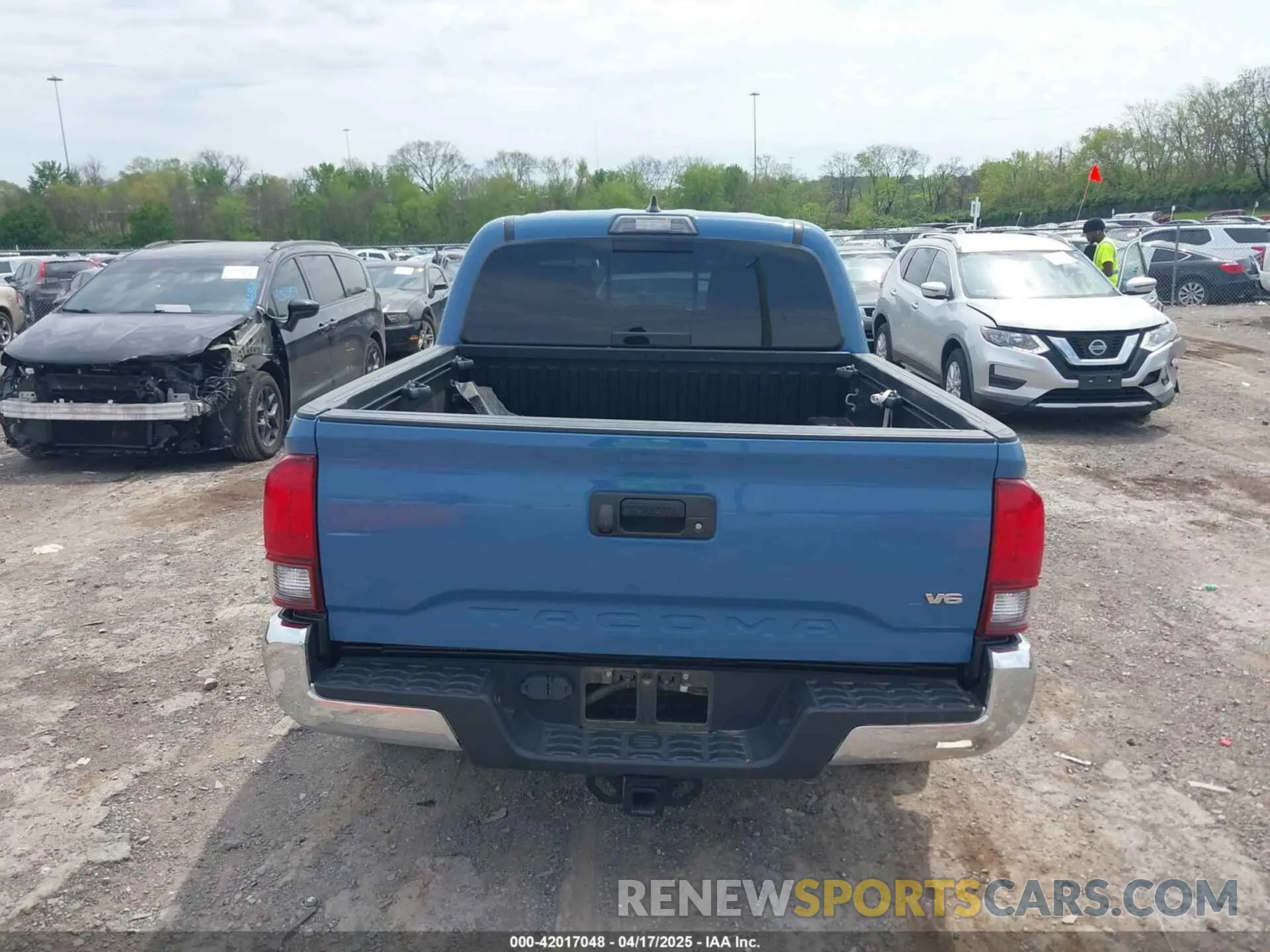 17 Photograph of a damaged car 3TMCZ5AN0KM260201 TOYOTA TACOMA 2019
