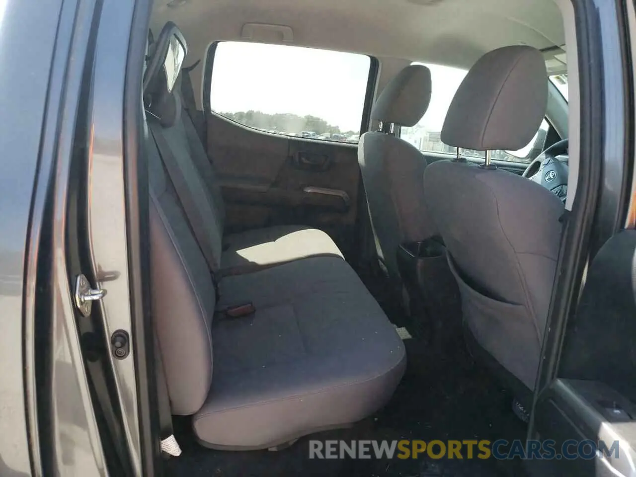 10 Photograph of a damaged car 3TMCZ5AN0KM261073 TOYOTA TACOMA 2019