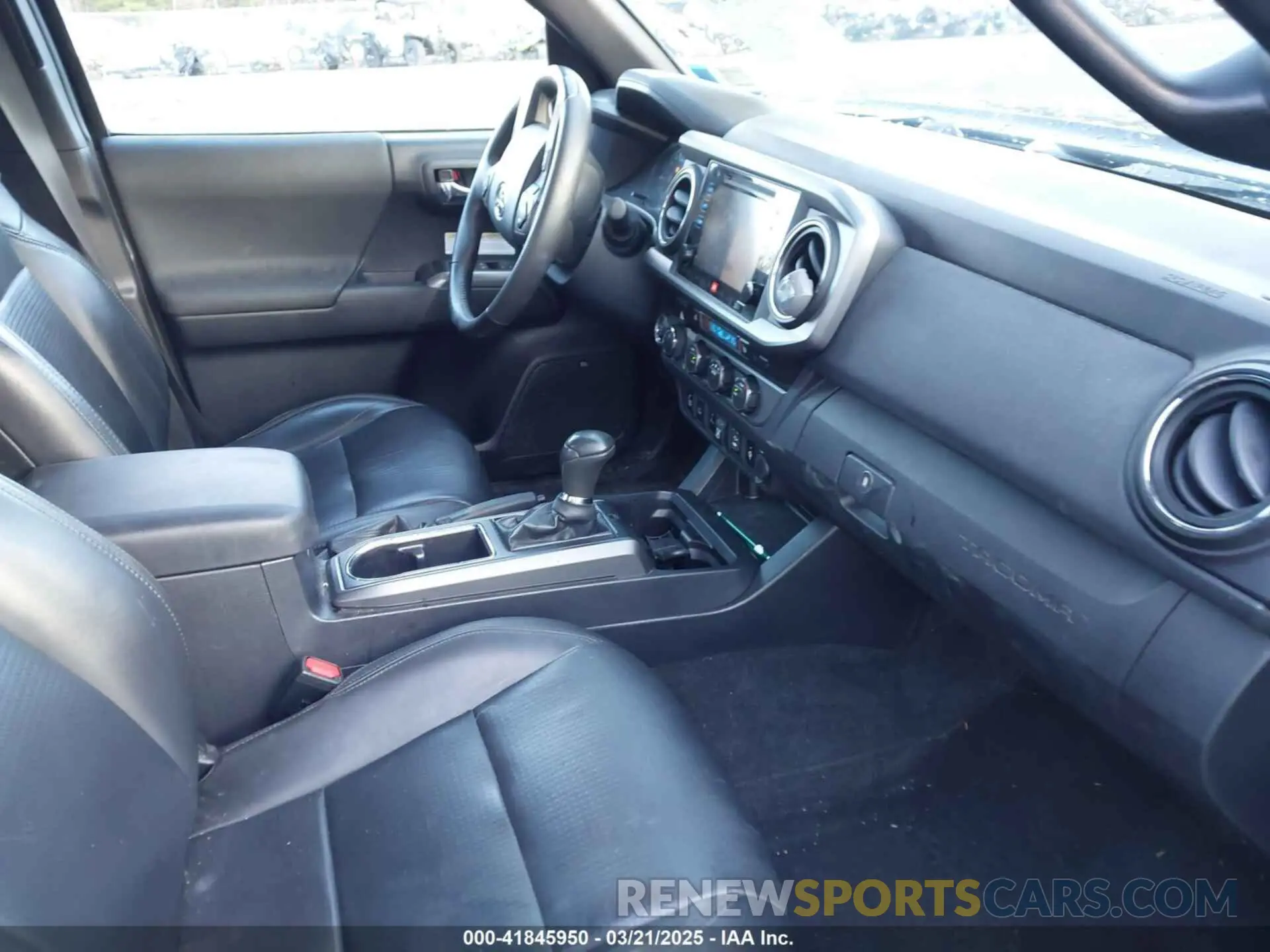 5 Photograph of a damaged car 3TMCZ5AN0KM261364 TOYOTA TACOMA 2019