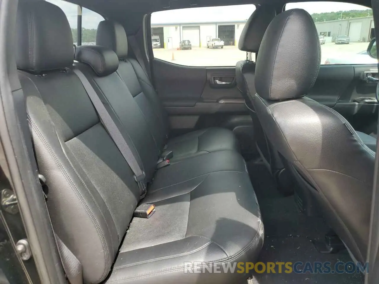 10 Photograph of a damaged car 3TMCZ5AN0KM265933 TOYOTA TACOMA 2019