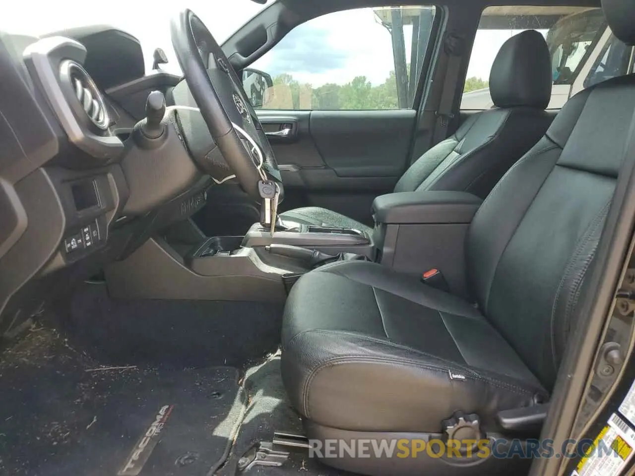 7 Photograph of a damaged car 3TMCZ5AN0KM265933 TOYOTA TACOMA 2019