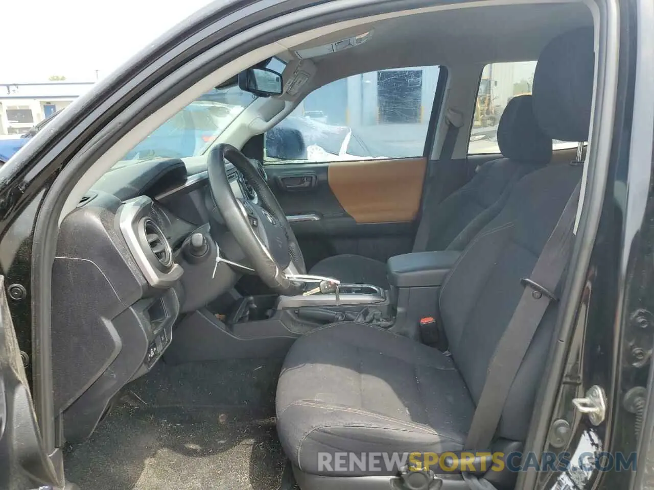 7 Photograph of a damaged car 3TMCZ5AN0KM274714 TOYOTA TACOMA 2019