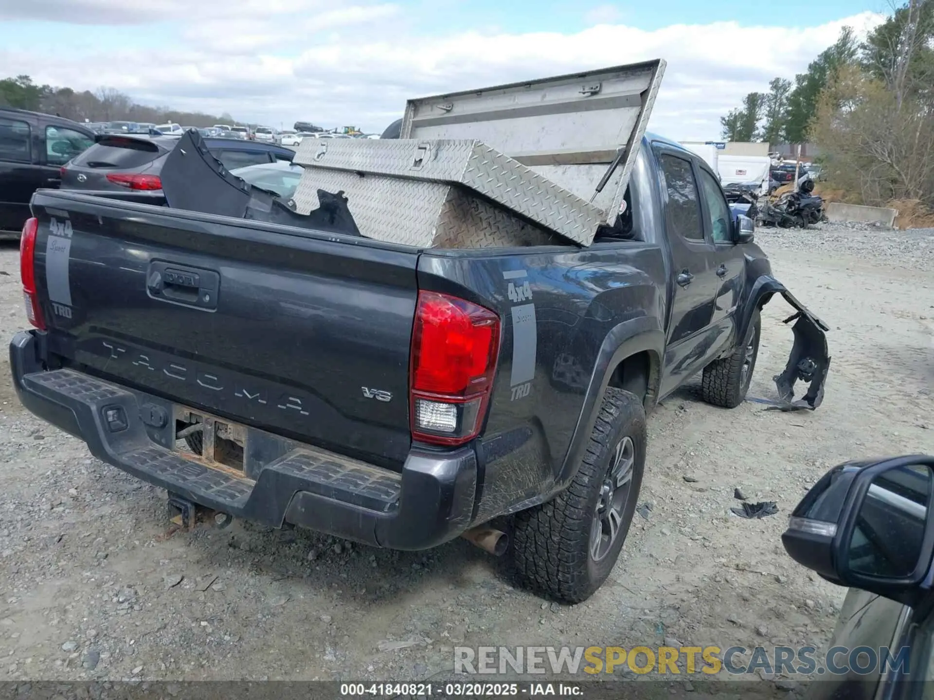 4 Photograph of a damaged car 3TMCZ5AN0KM279881 TOYOTA TACOMA 2019