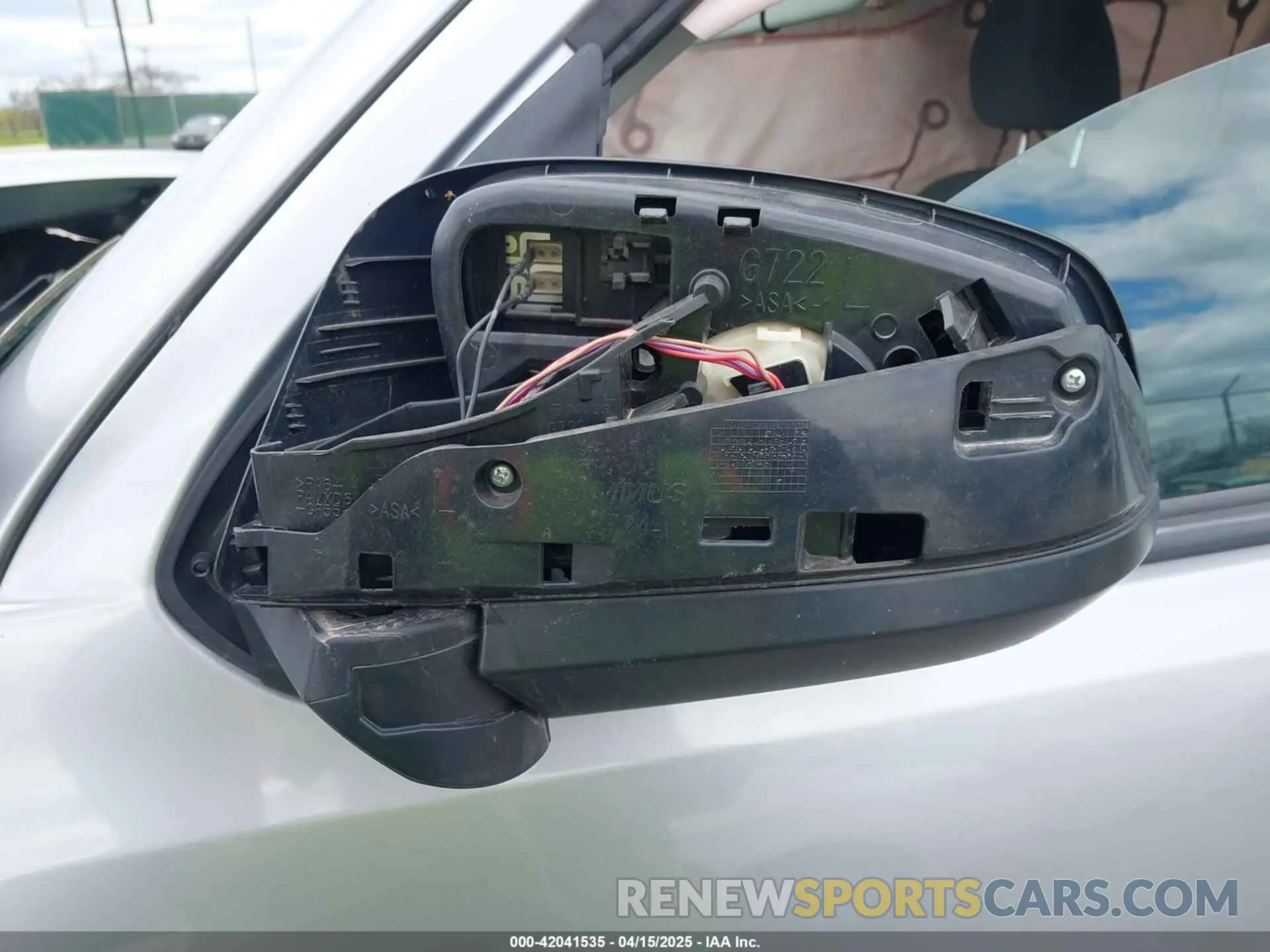 17 Photograph of a damaged car 3TMCZ5AN0KM280271 TOYOTA TACOMA 2019