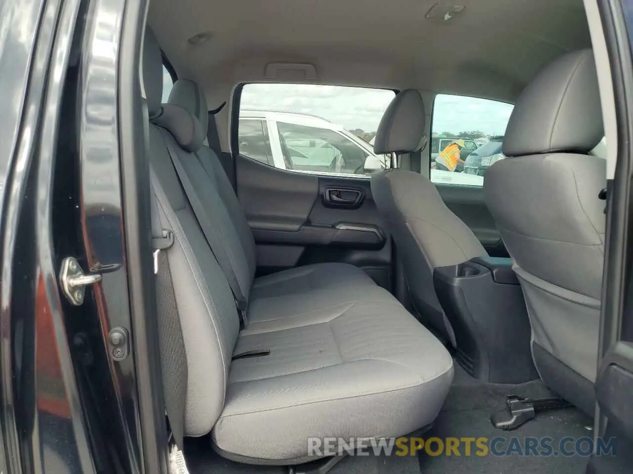 10 Photograph of a damaged car 3TMCZ5AN1KM208785 TOYOTA TACOMA 2019