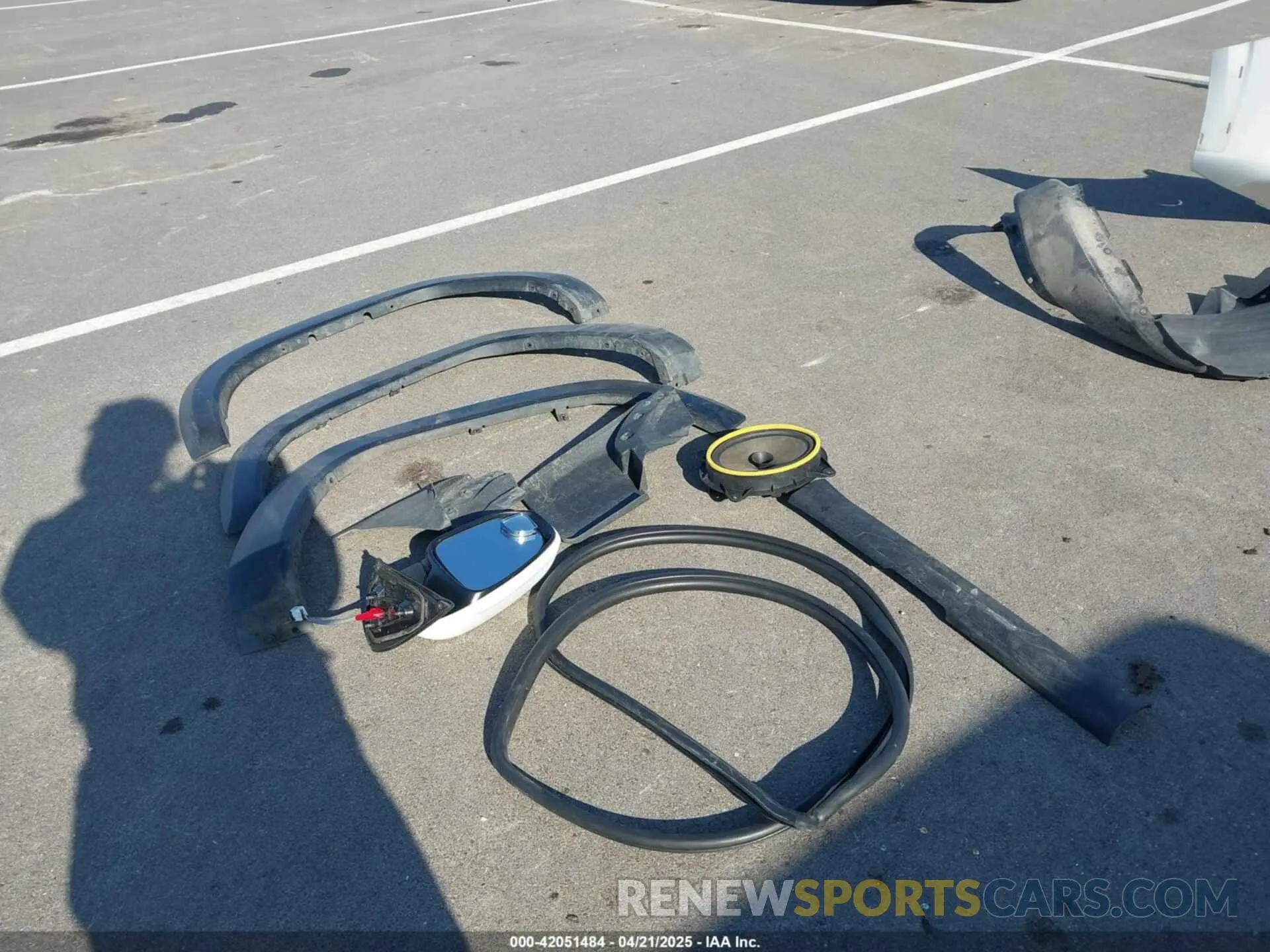 18 Photograph of a damaged car 3TMCZ5AN1KM210911 TOYOTA TACOMA 2019