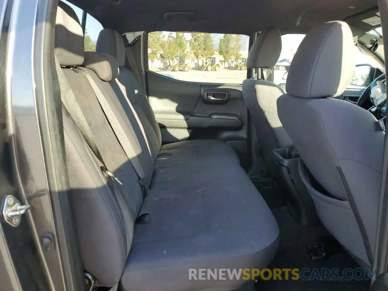 10 Photograph of a damaged car 3TMCZ5AN1KM222735 TOYOTA TACOMA 2019