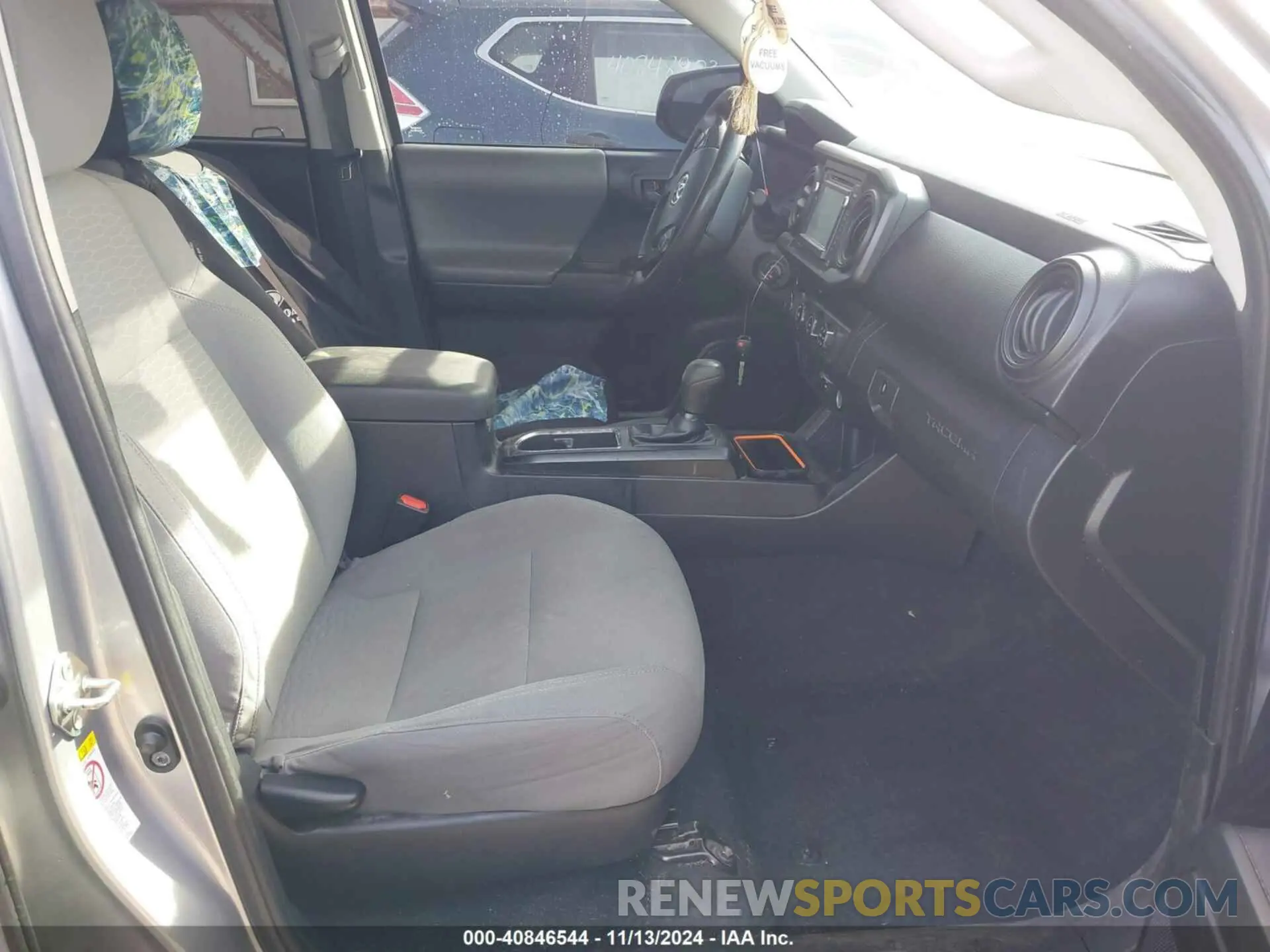 5 Photograph of a damaged car 3TMCZ5AN1KM253452 TOYOTA TACOMA 2019